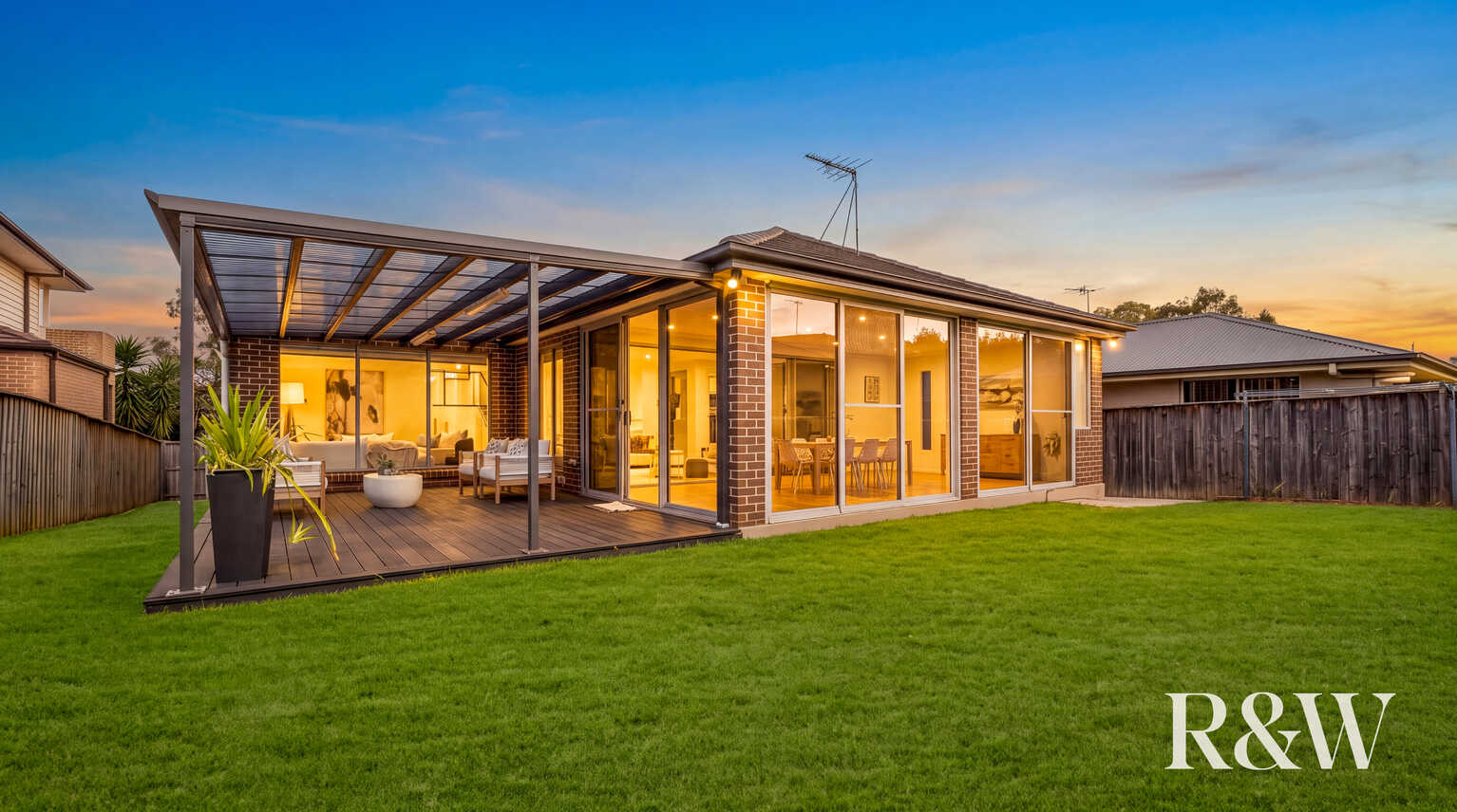8 Jarvisfield Place Macquarie Links