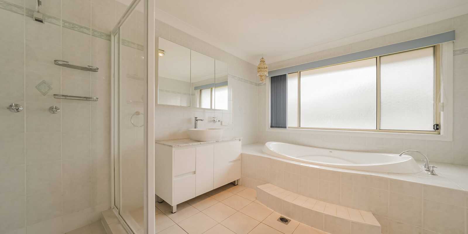 6 Forbes Way Macquarie Links