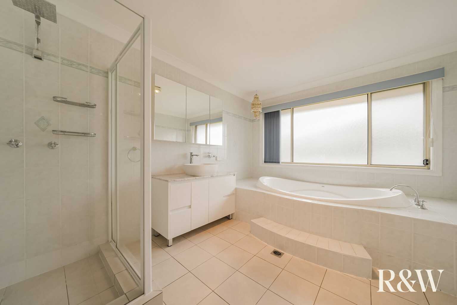 6 Forbes Way Macquarie Links
