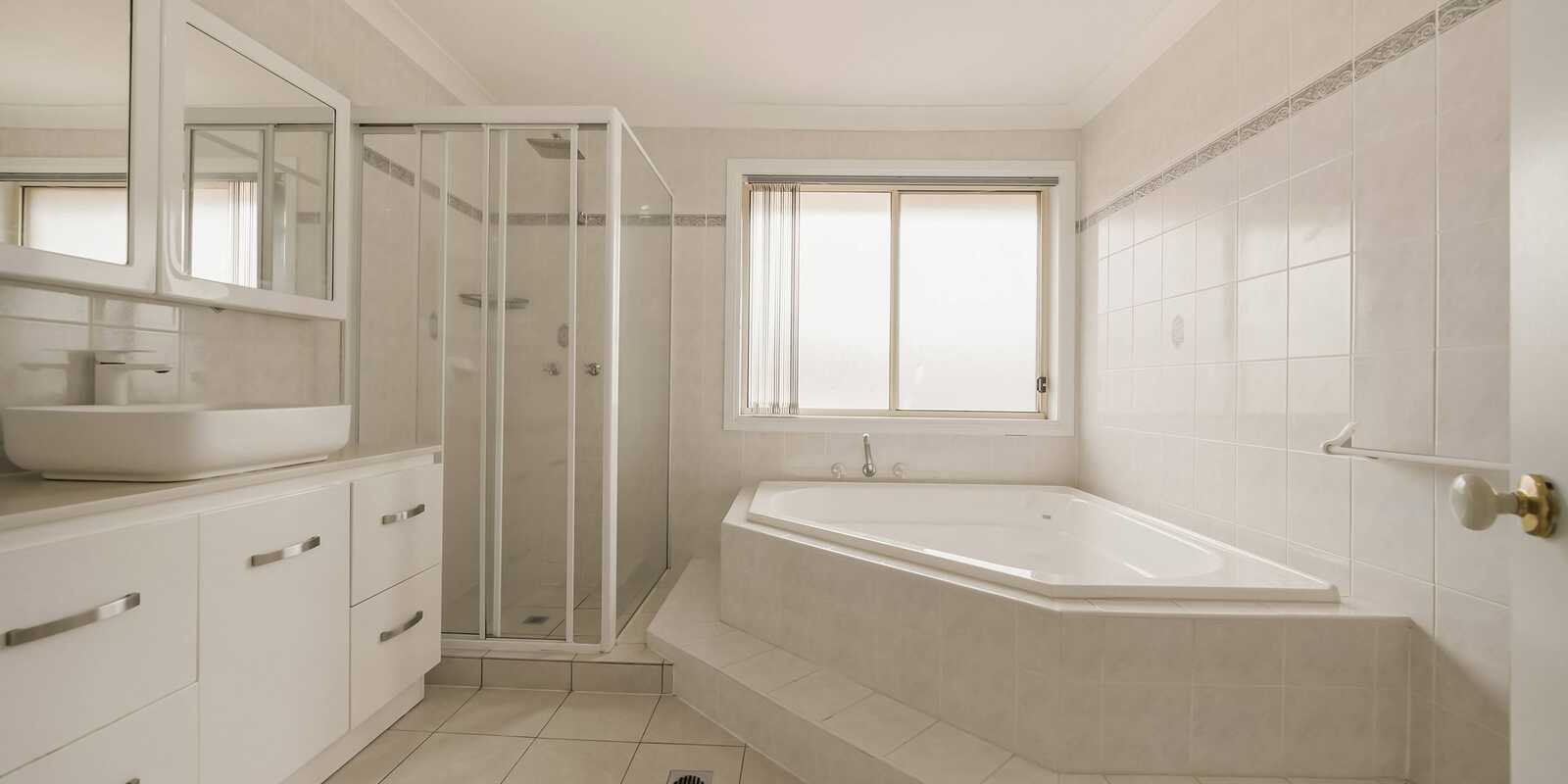 6 Forbes Way Macquarie Links