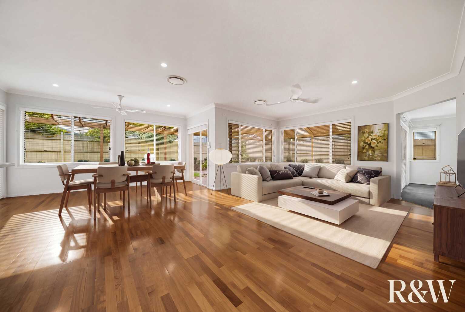 6 Forbes Way Macquarie Links