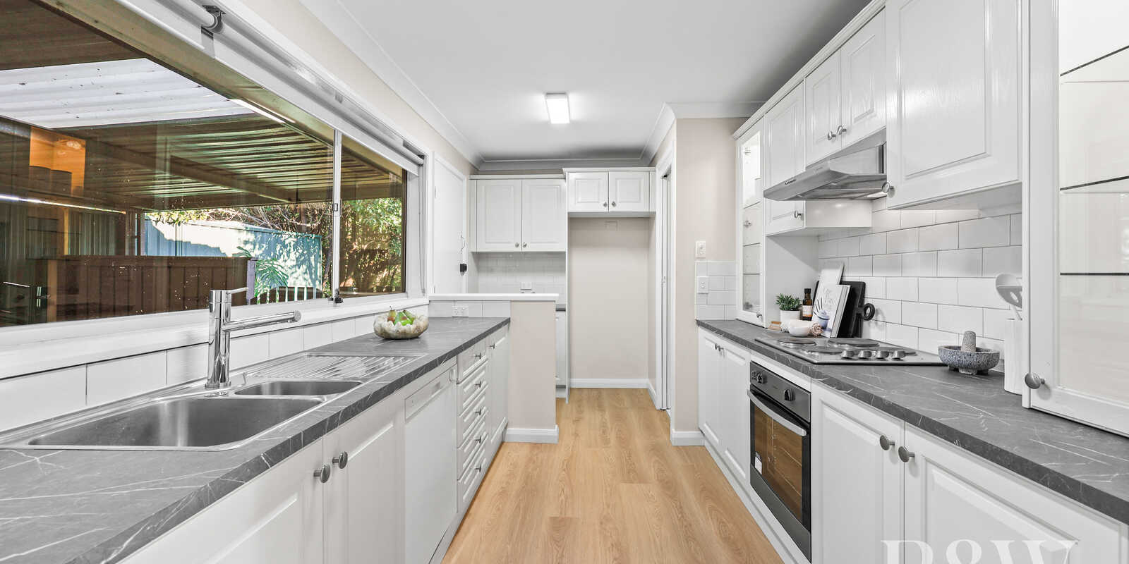 24 AKUNA AVENUE Bradbury