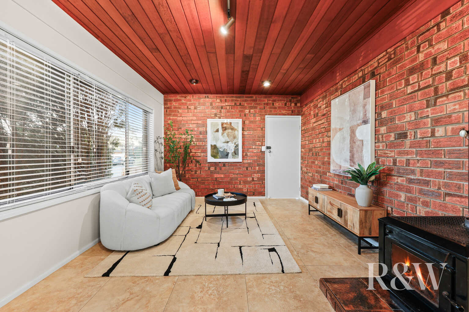 24 AKUNA AVENUE Bradbury