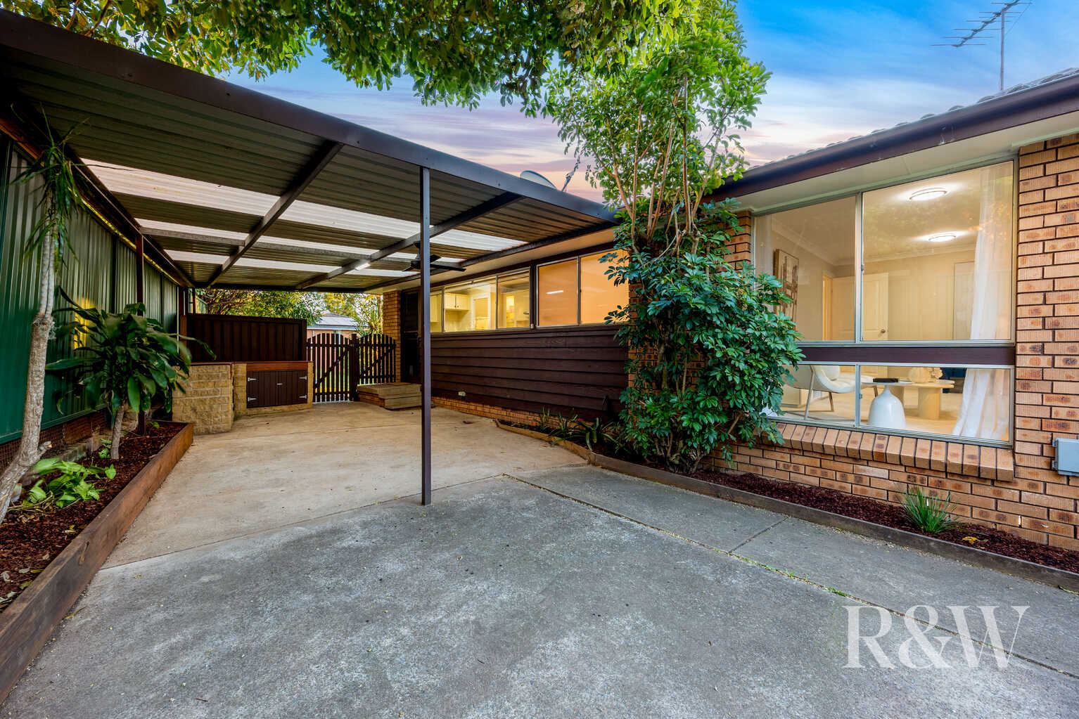 24 AKUNA AVENUE Bradbury