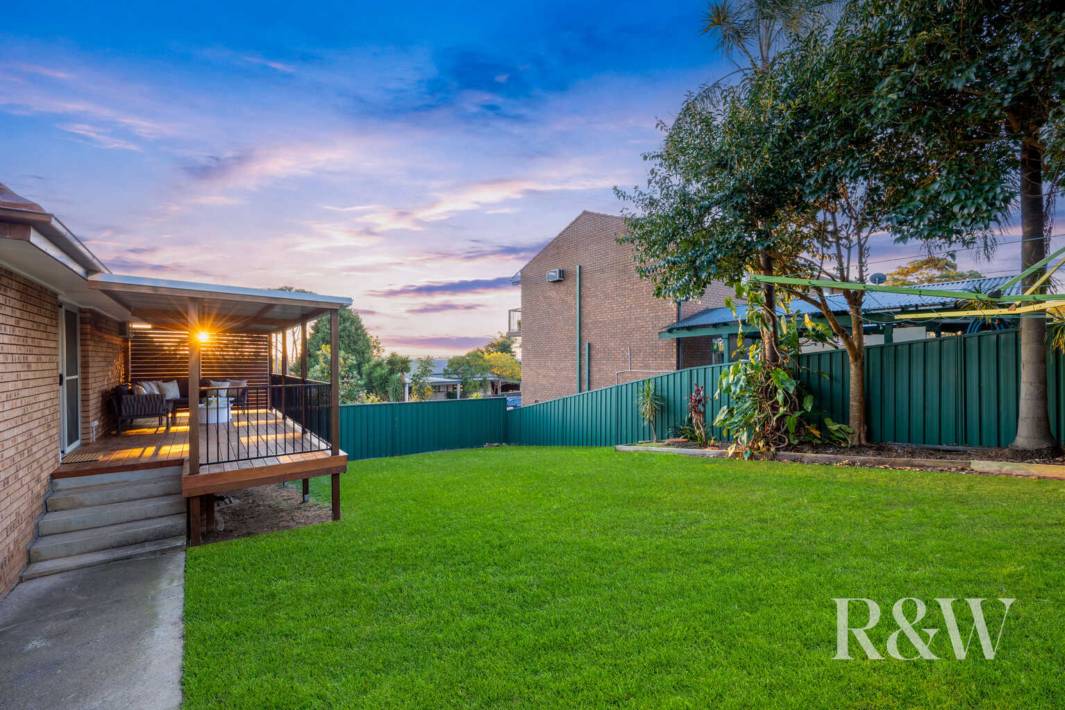 24 AKUNA AVENUE Bradbury