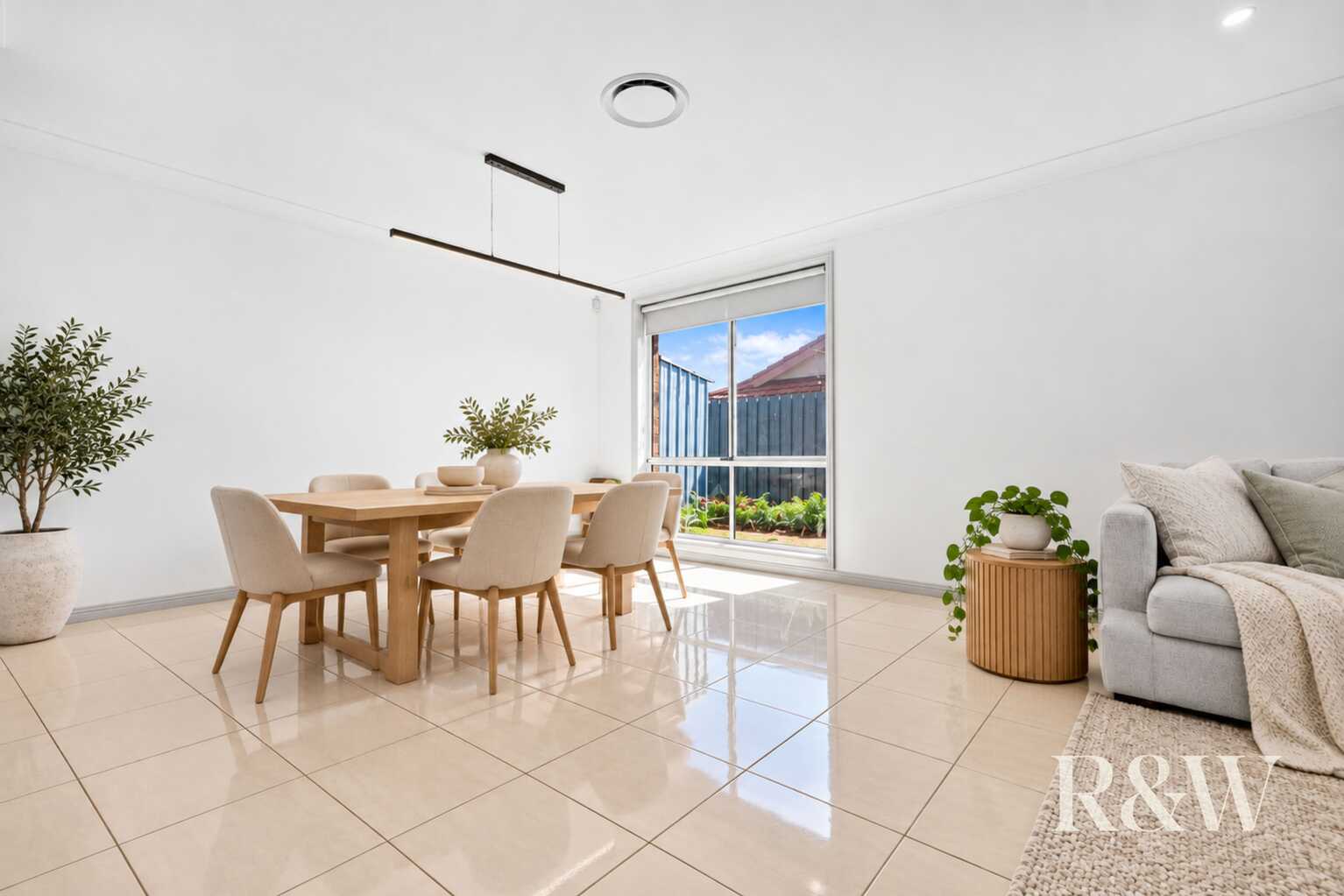 4 FRIGATE-BIRD AVENUE Hinchinbrook