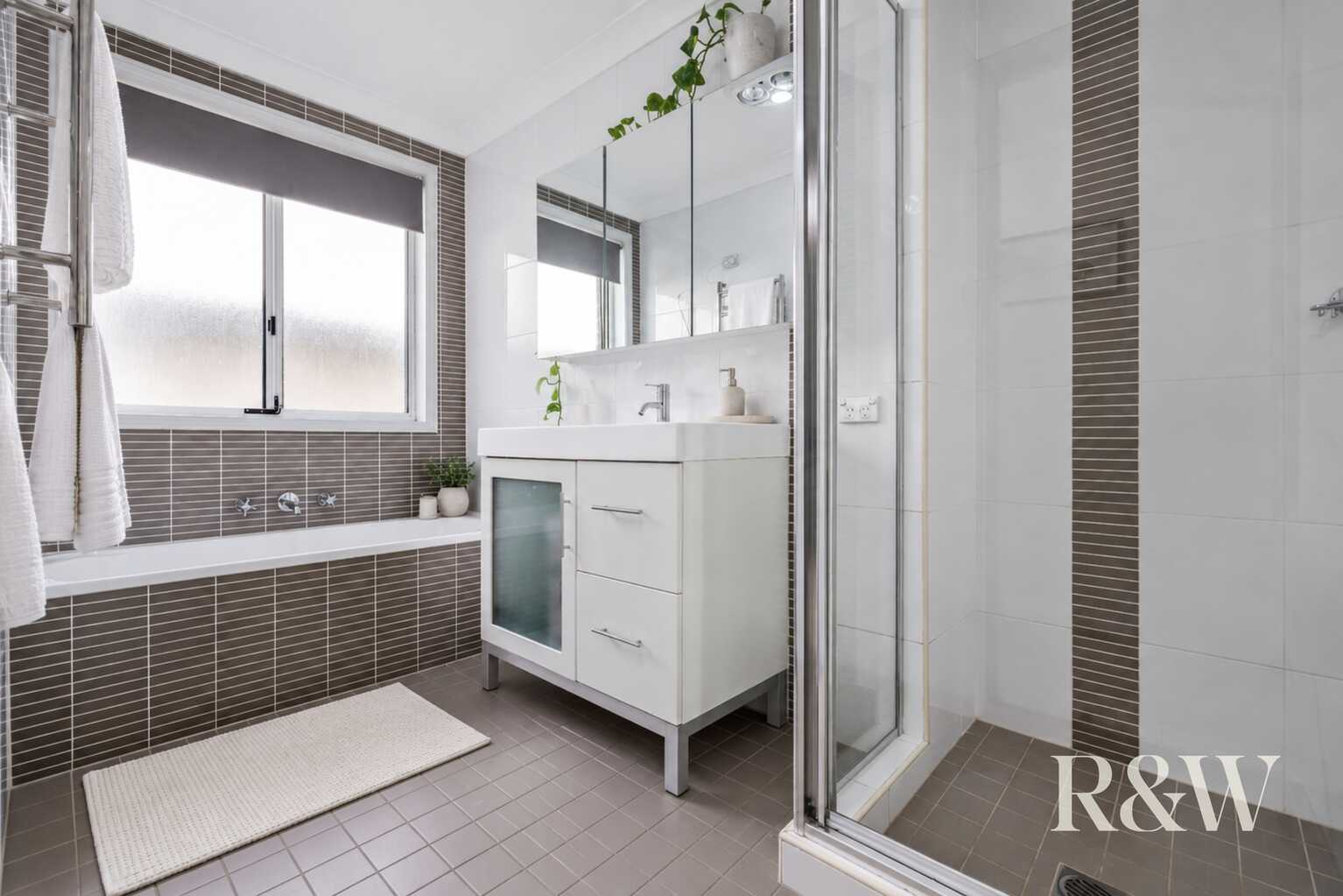 4 FRIGATE-BIRD AVENUE Hinchinbrook