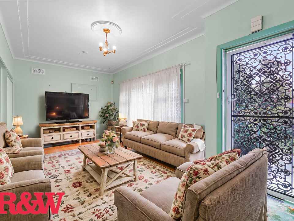 6 Aubrey Street Ingleburn