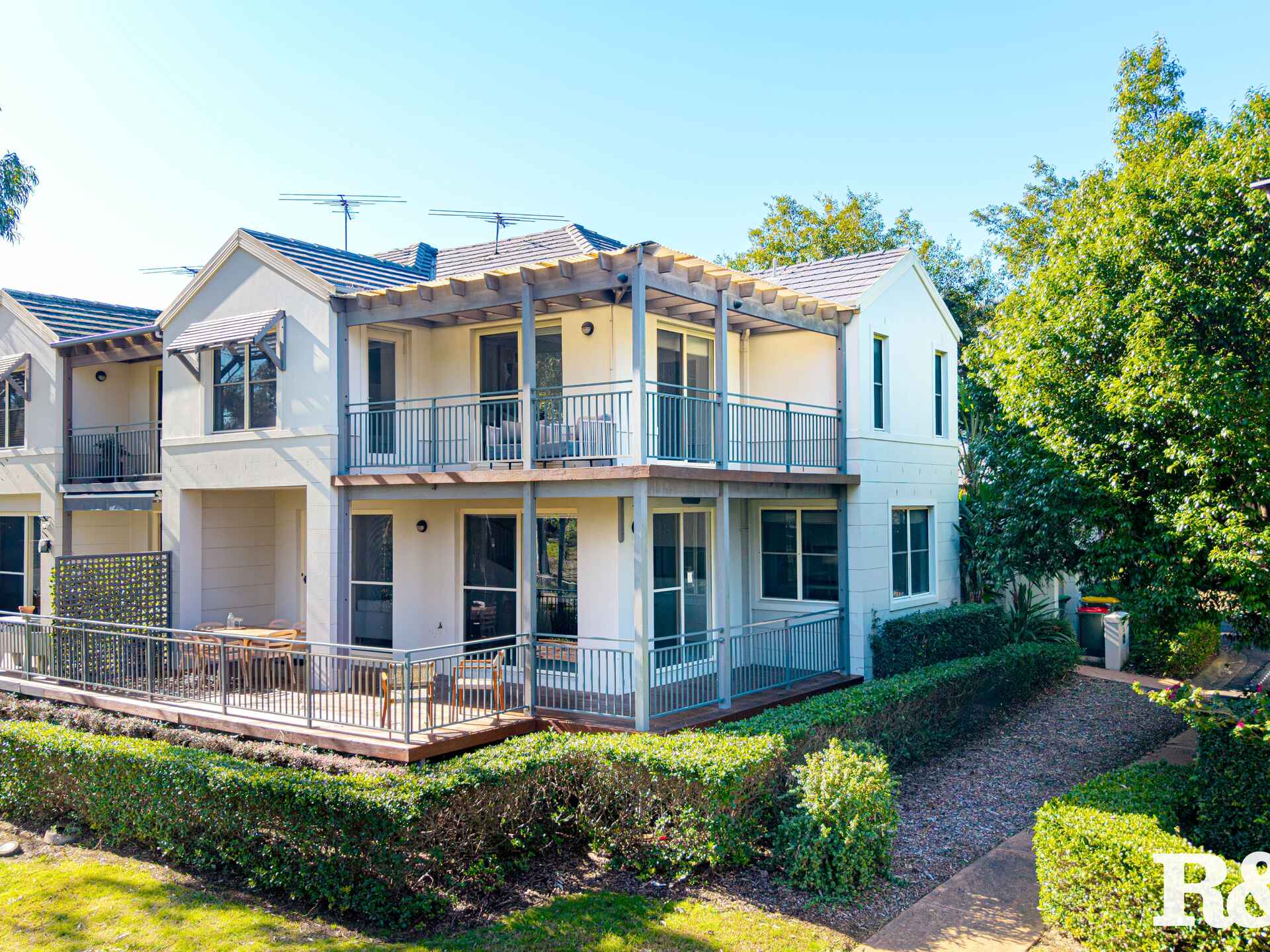 13 JANE JARVIS WAY Macquarie Links