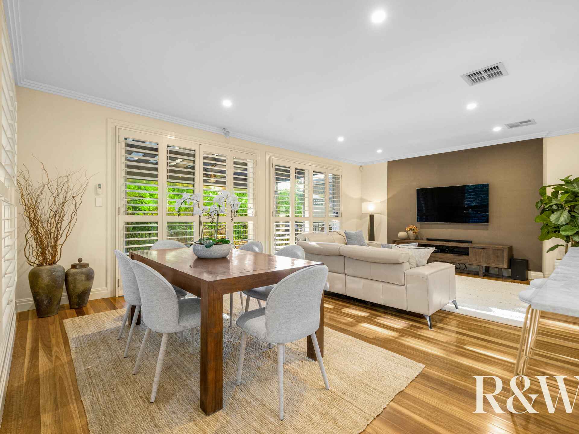 14 JANE JARVIS WAY Macquarie Links