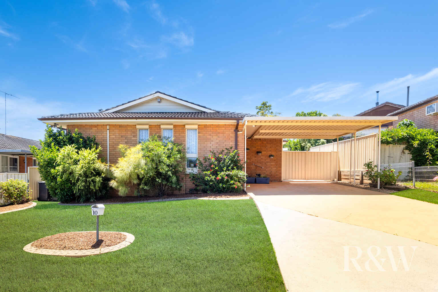 10 DICKENS ROAD Ambarvale