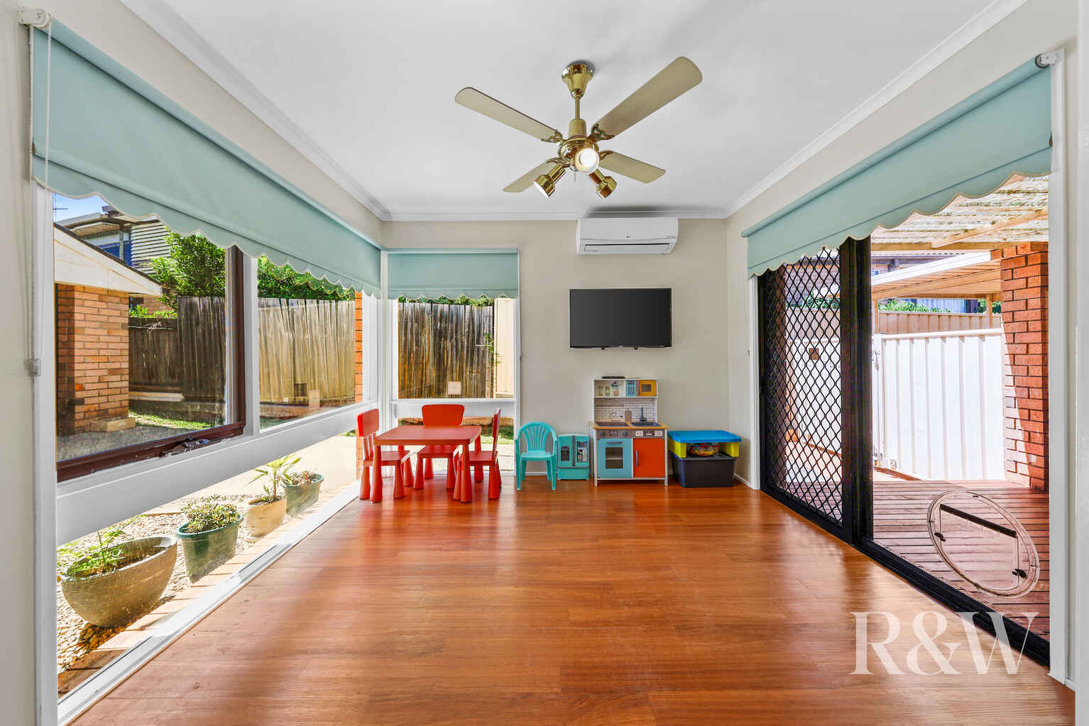 10 DICKENS ROAD Ambarvale