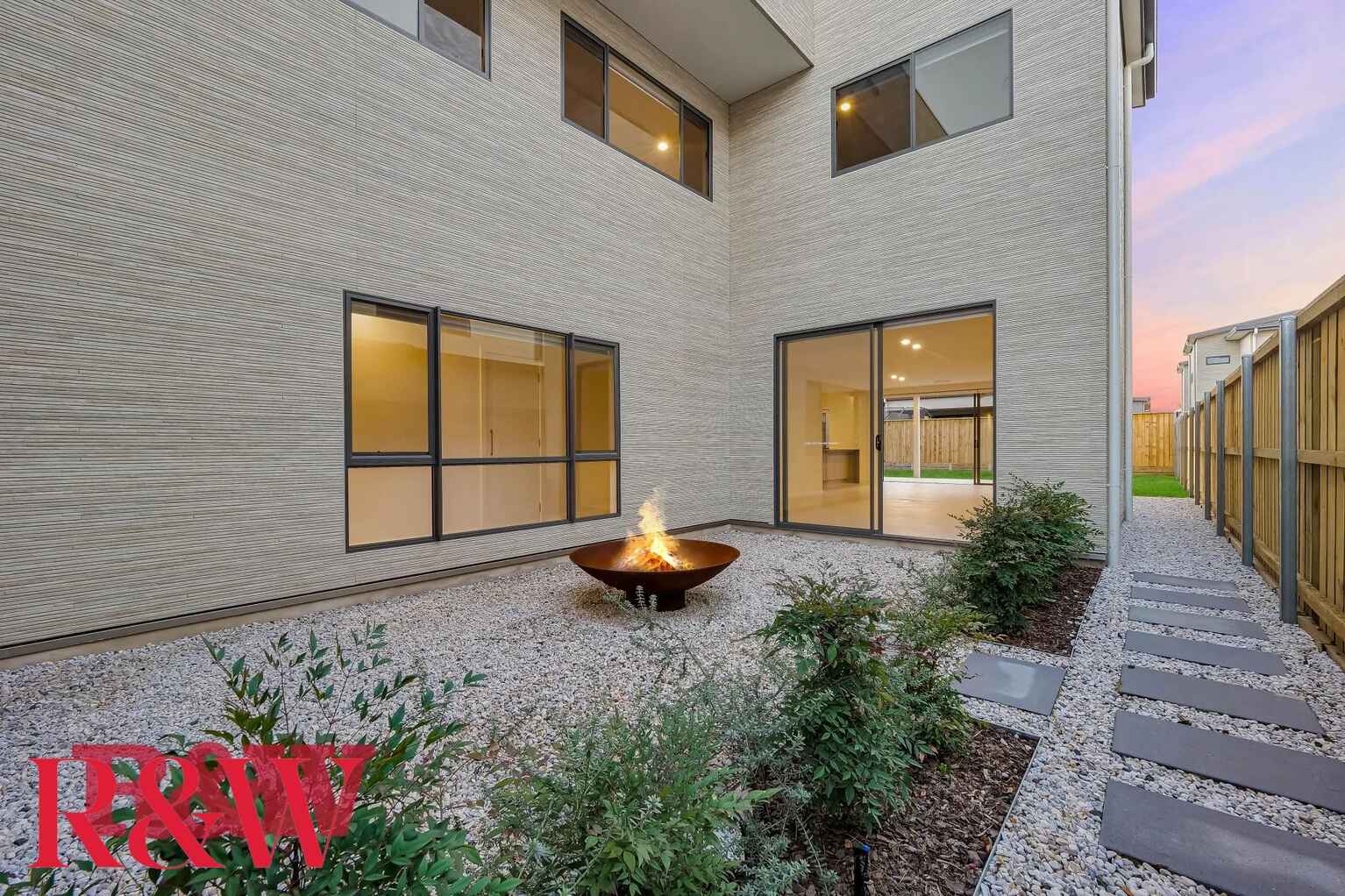 16 Mckinnon Circuit Gledswood Hills 16 Mckinnon Circuit Gledswood Hills