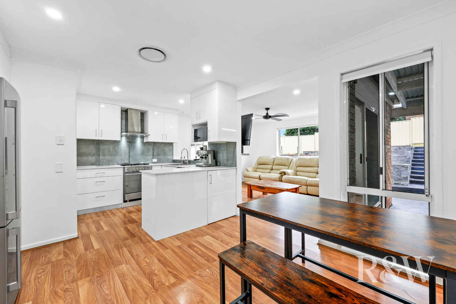 50 DOWNES CRESCENT Currans Hill 50 DOWNES CRESCENT Currans Hill