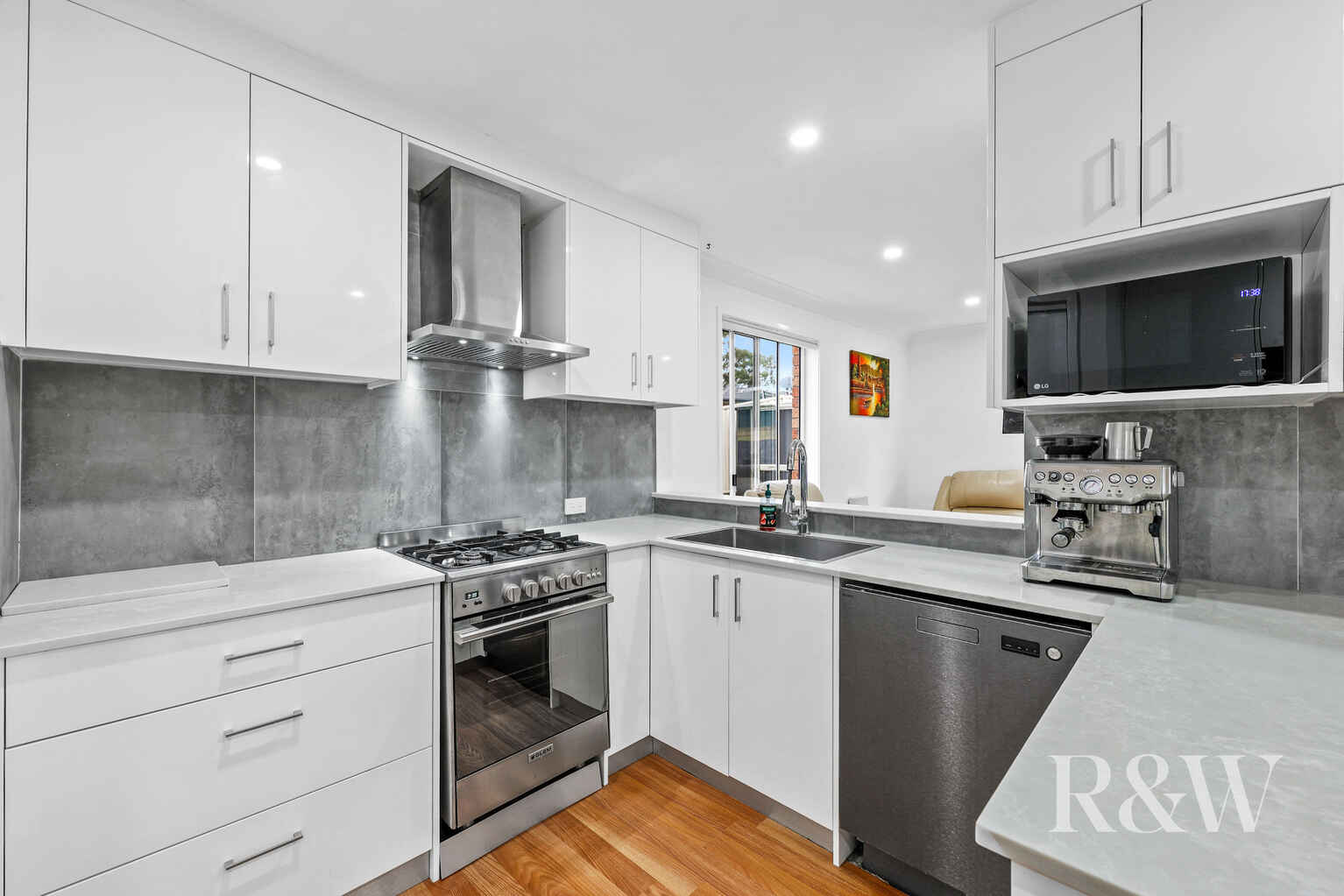 50 DOWNES CRESCENT Currans Hill