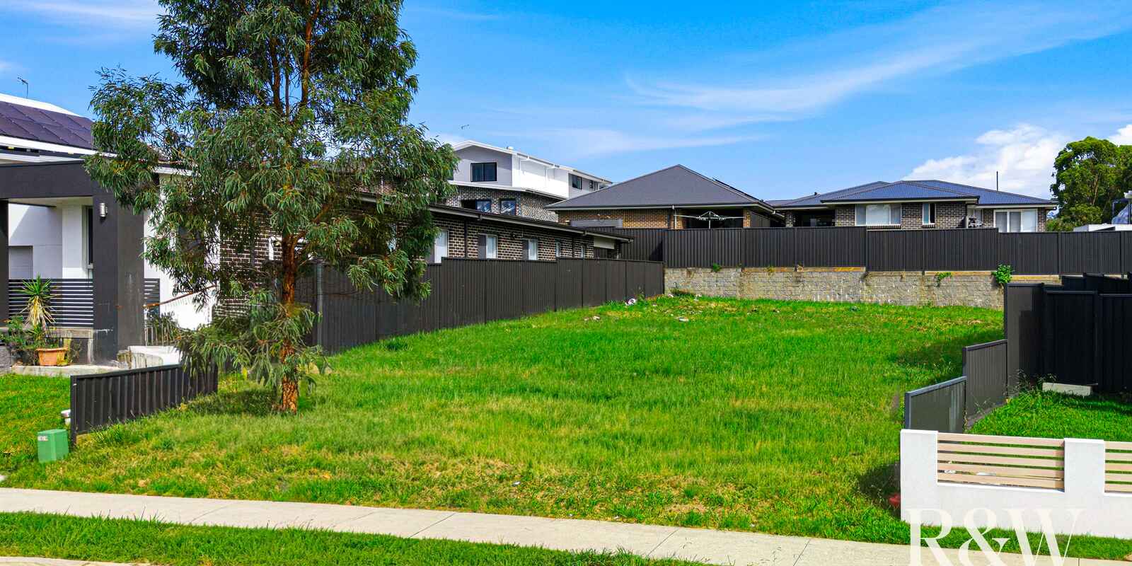 4 FIELDHOUSE CIRCUIT Campbelltown