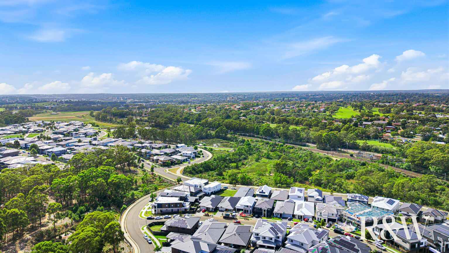 4 FIELDHOUSE CIRCUIT Campbelltown