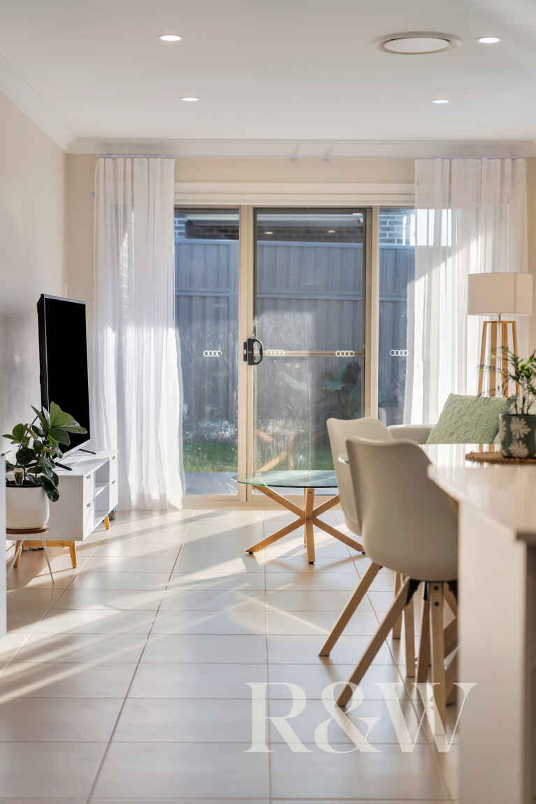 33 Minnamurra Drive Gregory Hills