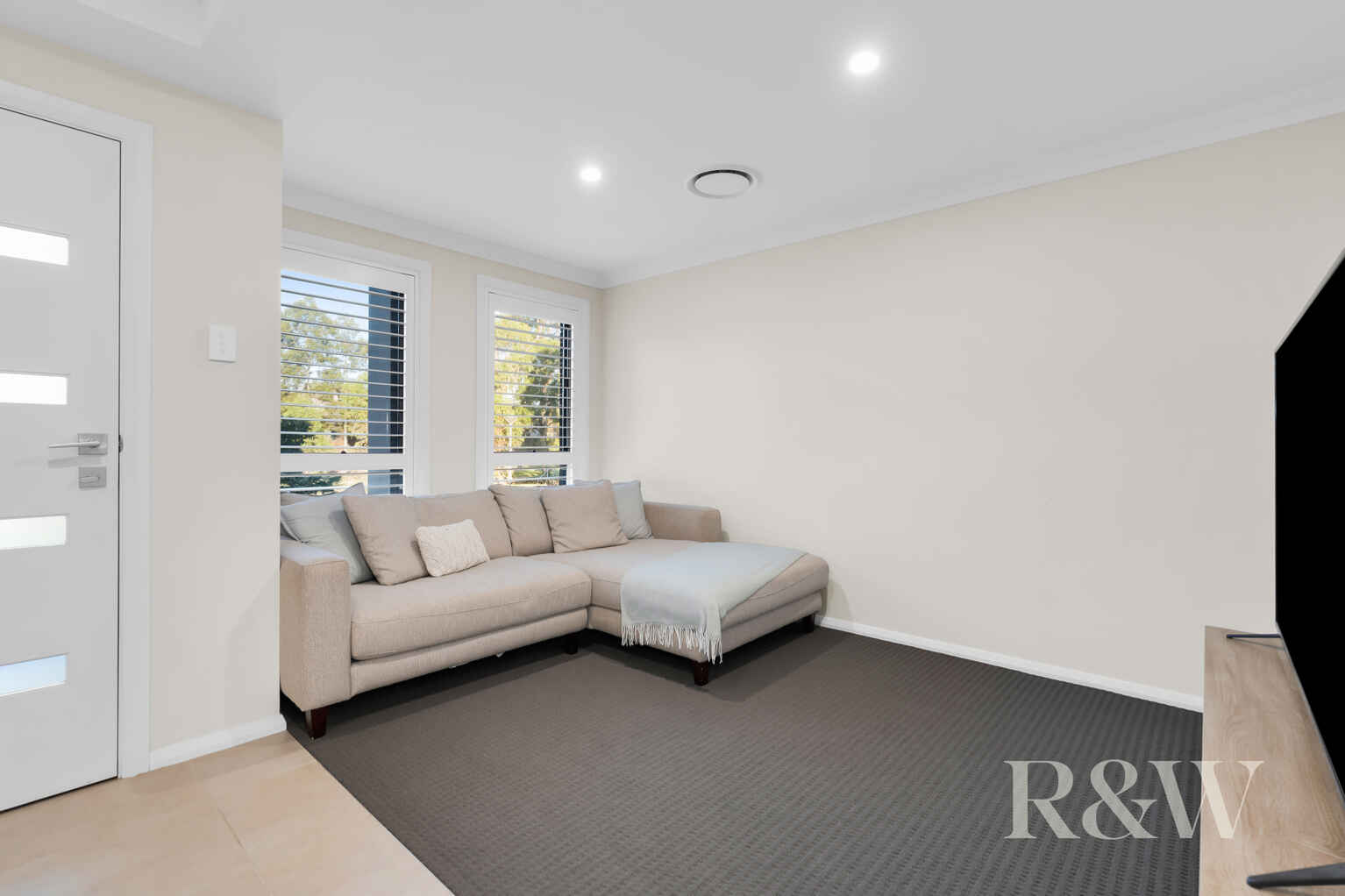 33 Minnamurra Drive Gregory Hills