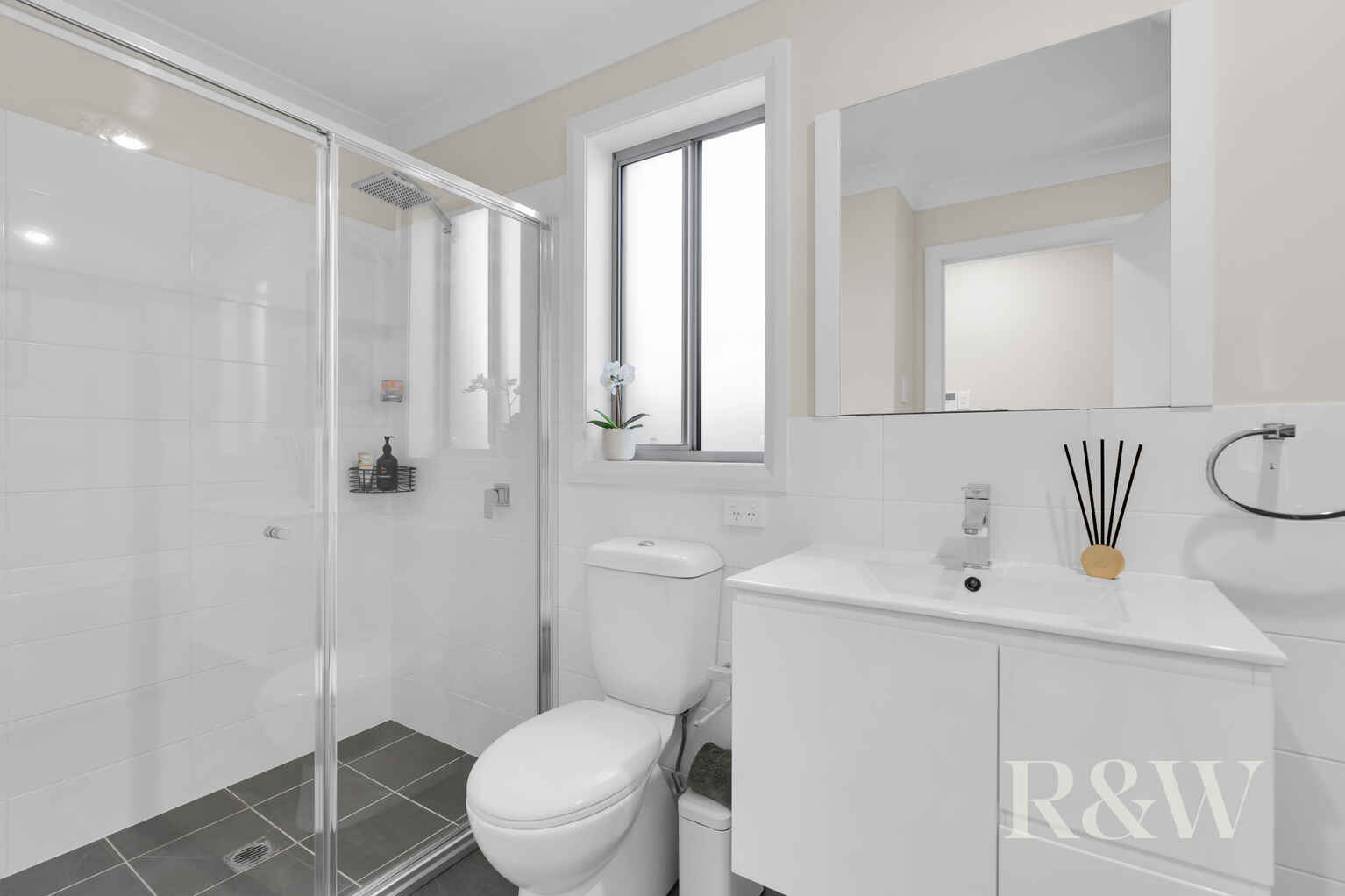 33 Minnamurra Drive Gregory Hills