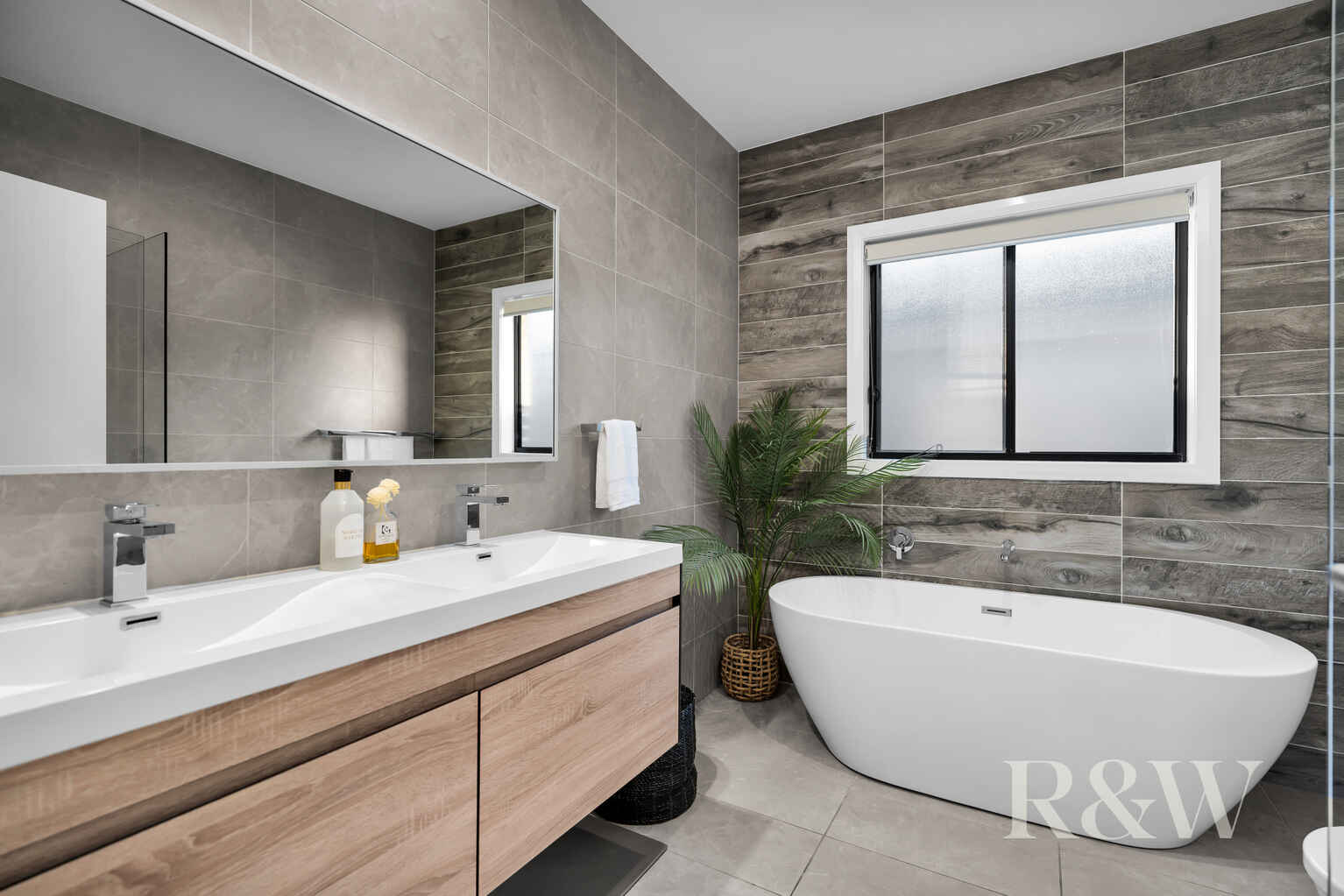 18 GOVERNOR DRIVE Harrington Park