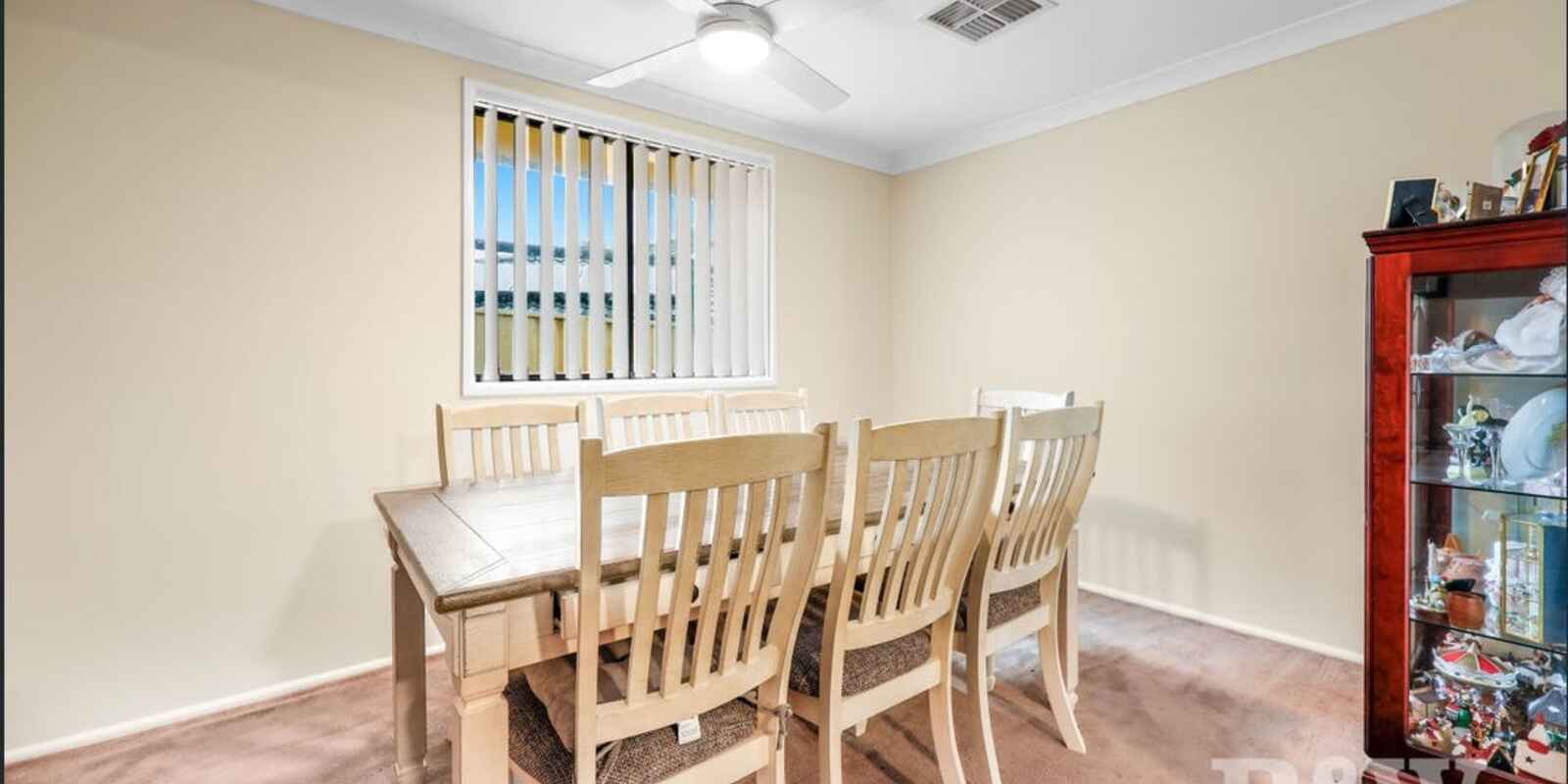 8 Larapinta Crescent St Helens Park