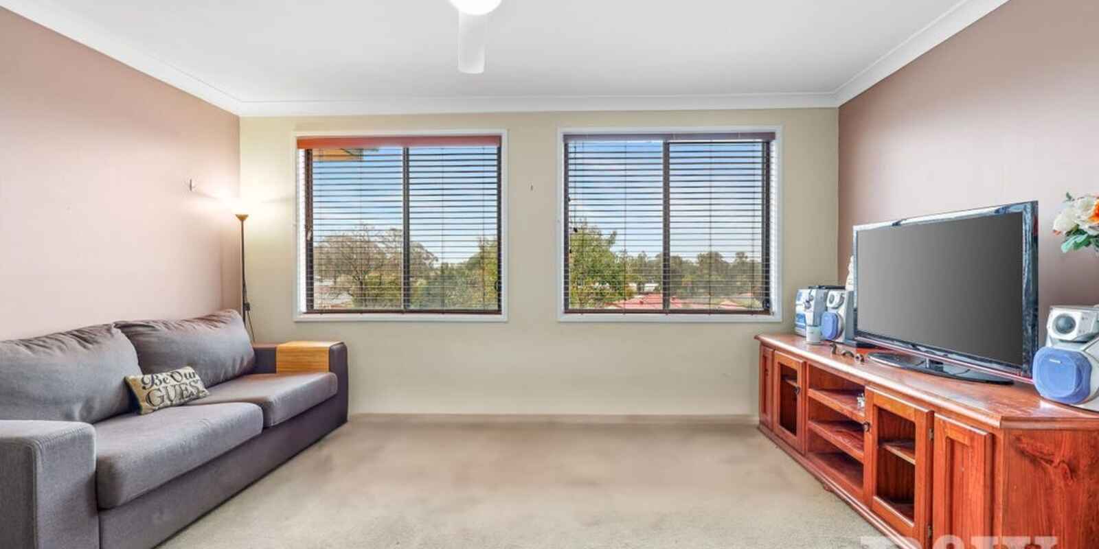 8 Larapinta Crescent St Helens Park