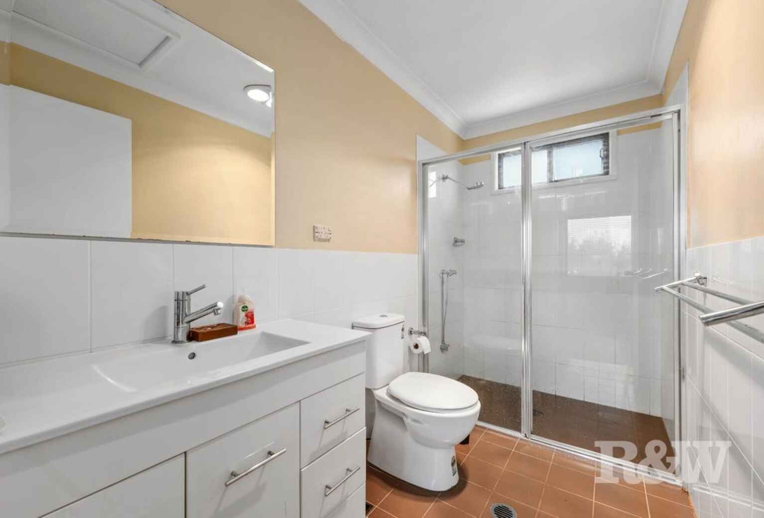 8 Larapinta Crescent St Helens Park