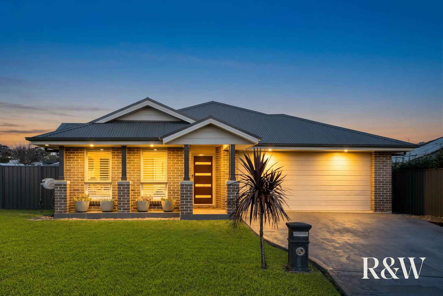 83 HERITAGE DRIVE Appin