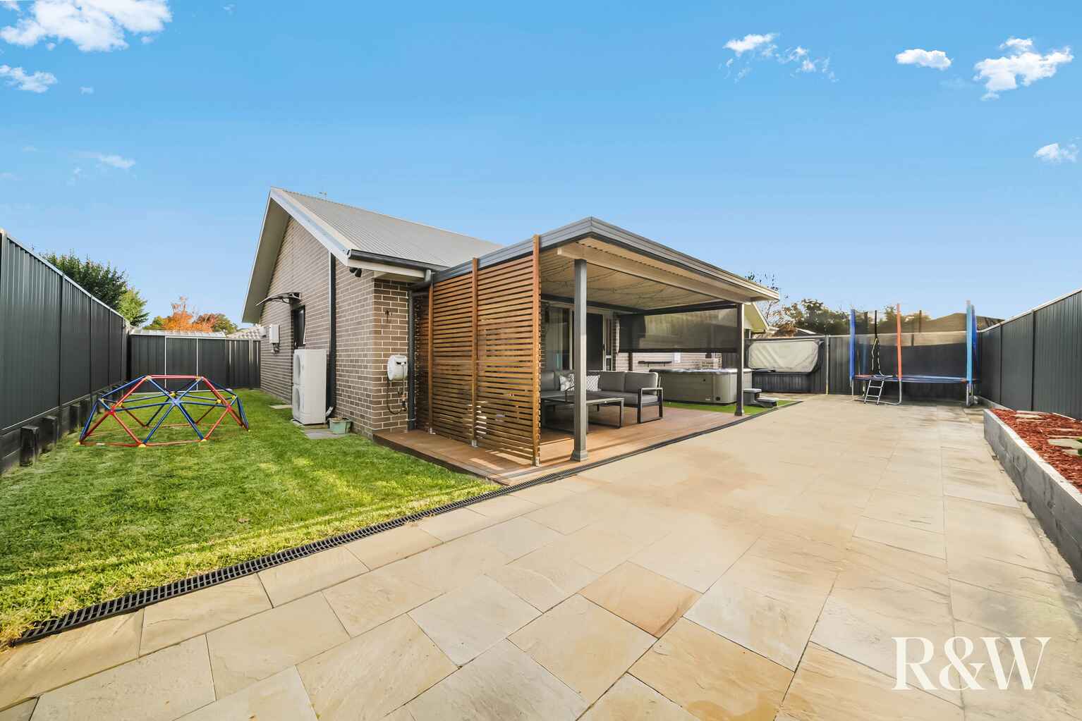 83 HERITAGE DRIVE Appin