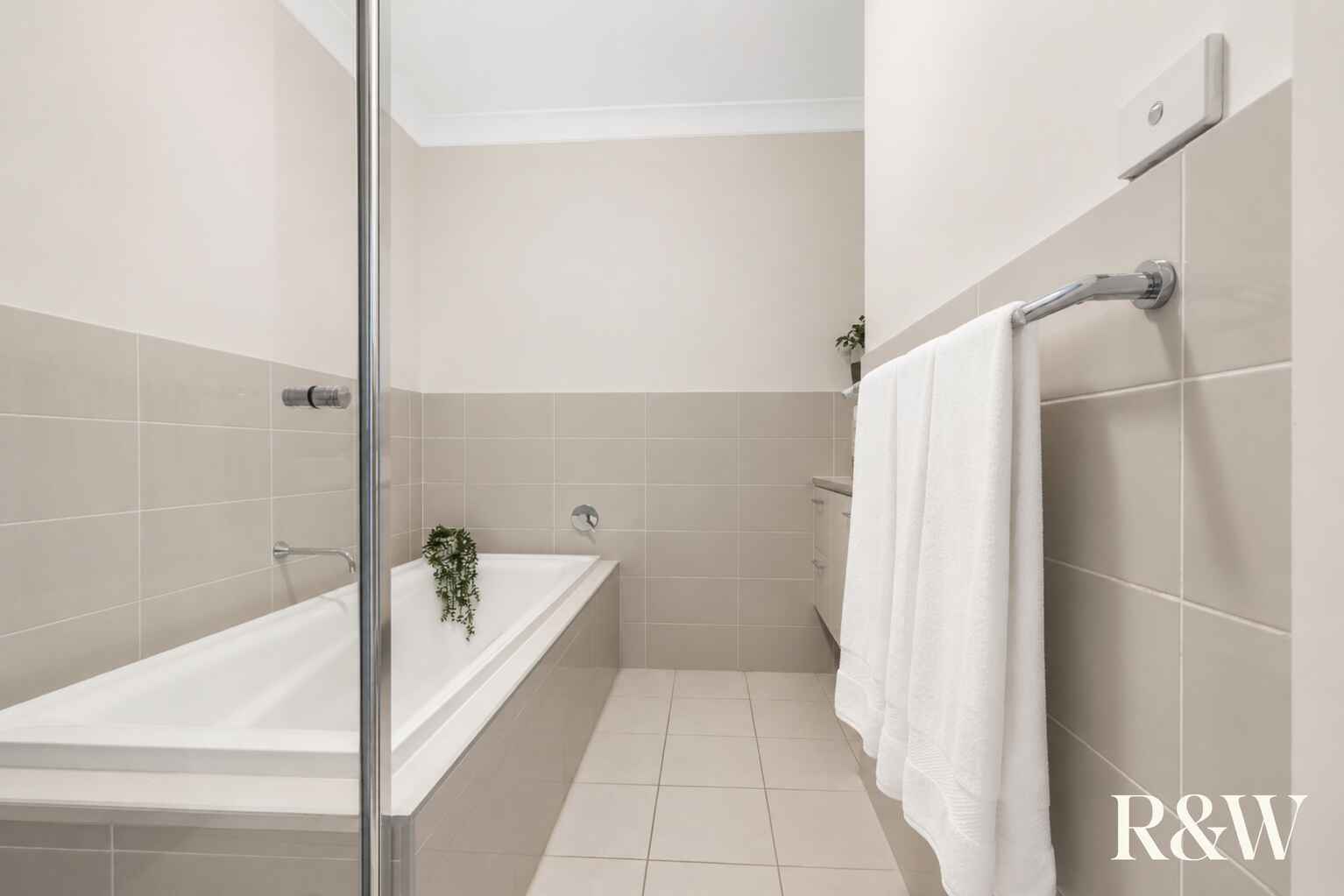 3 HIGHLAND CLOSE Macquarie Links 3 HIGHLAND CLOSE Macquarie Links