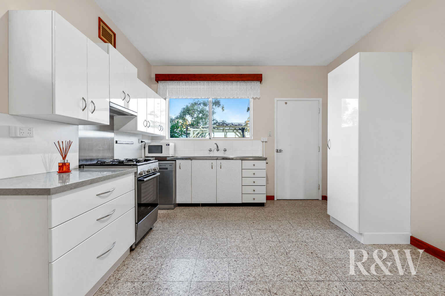 35 AKUNA AVENUE Bradbury