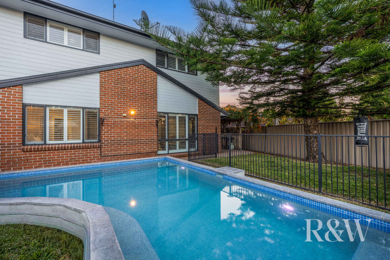 7 GEORGE CALEY PLACE Mount Annan