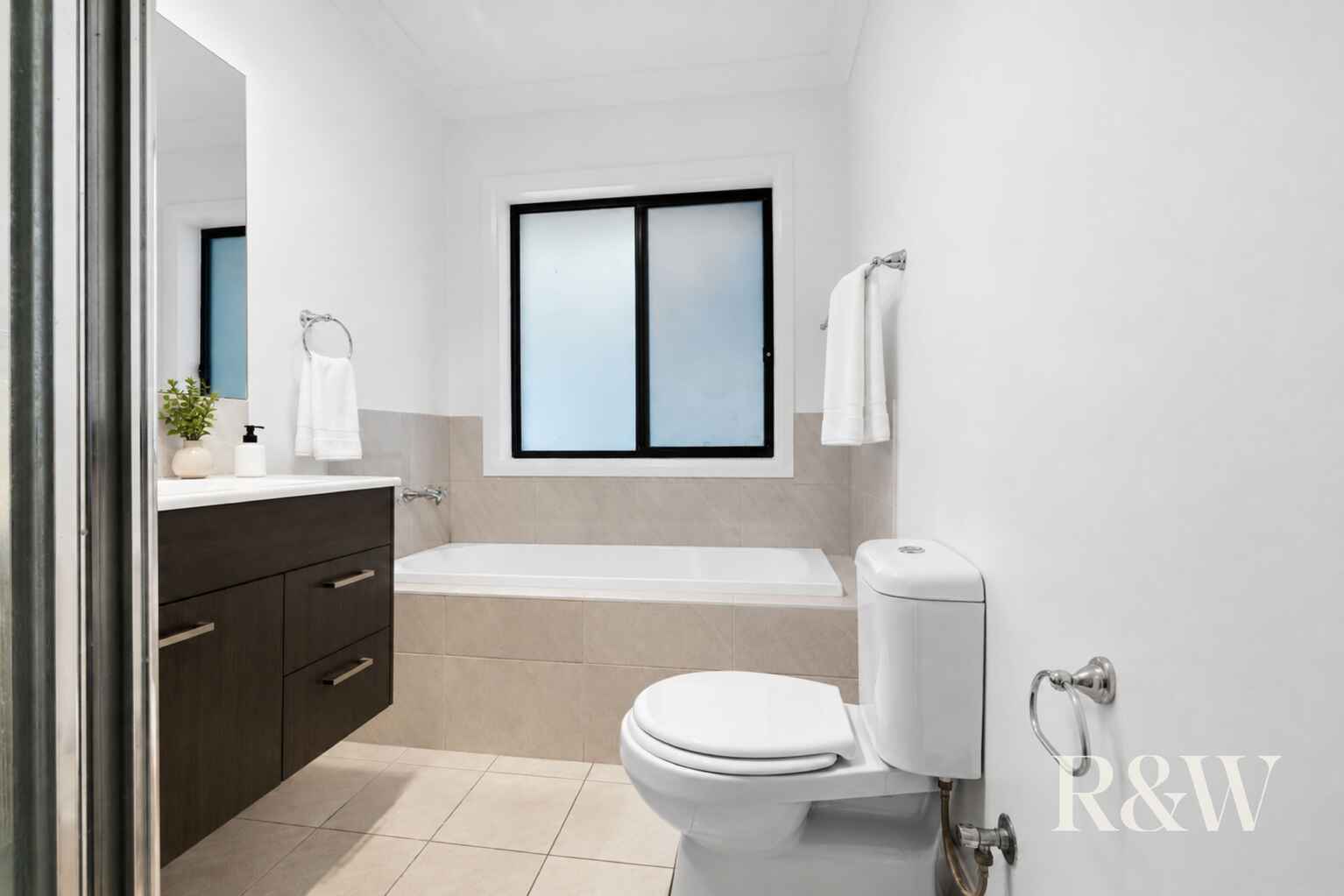 9 Arkley Avenue Claymore 9 Arkley Avenue Claymore