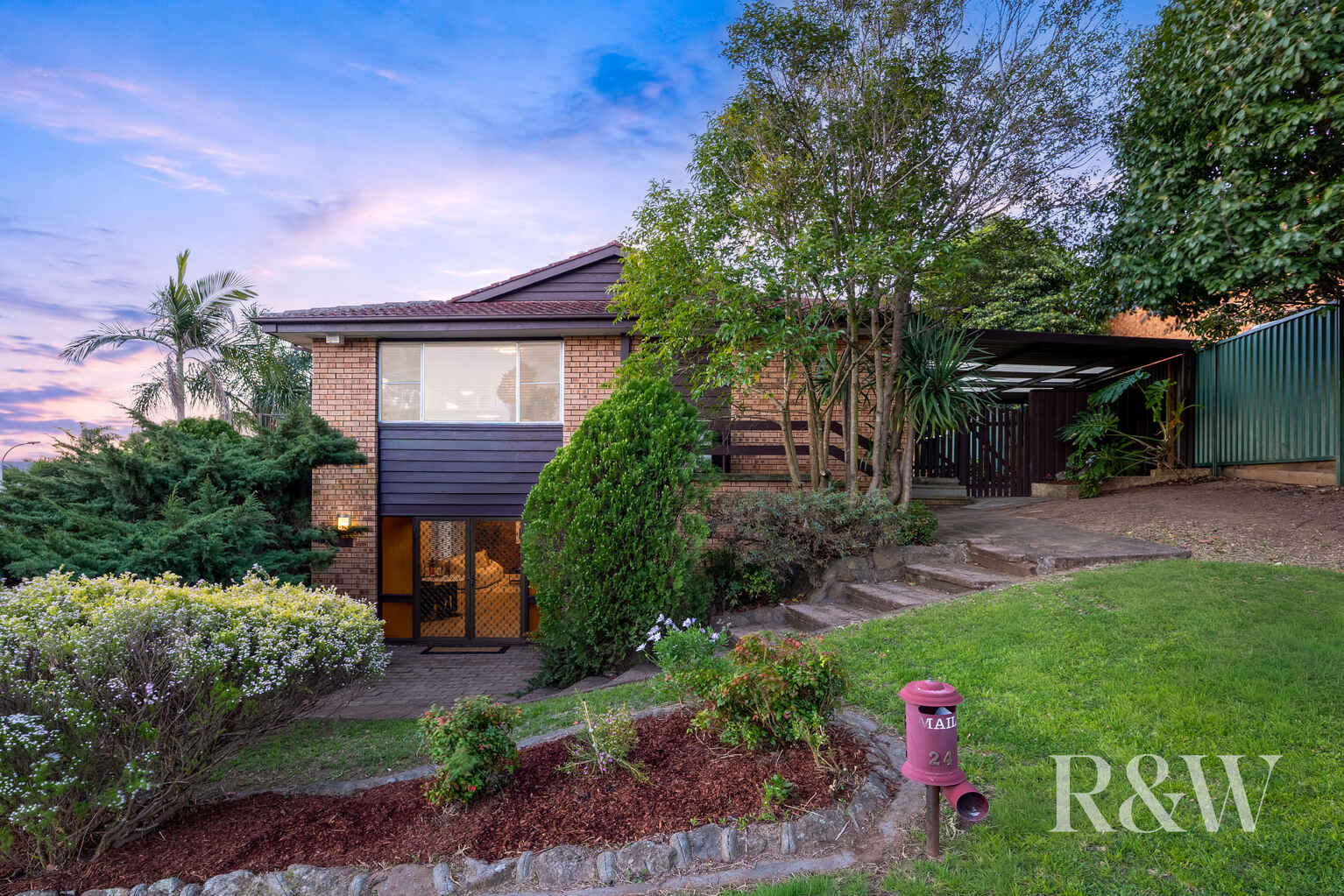 24 AKUNA AVENUE Bradbury