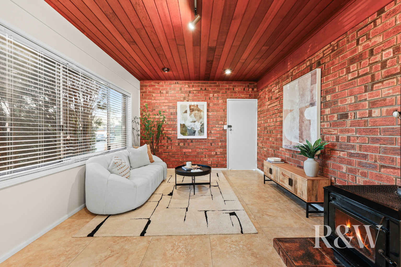 24 AKUNA AVENUE Bradbury