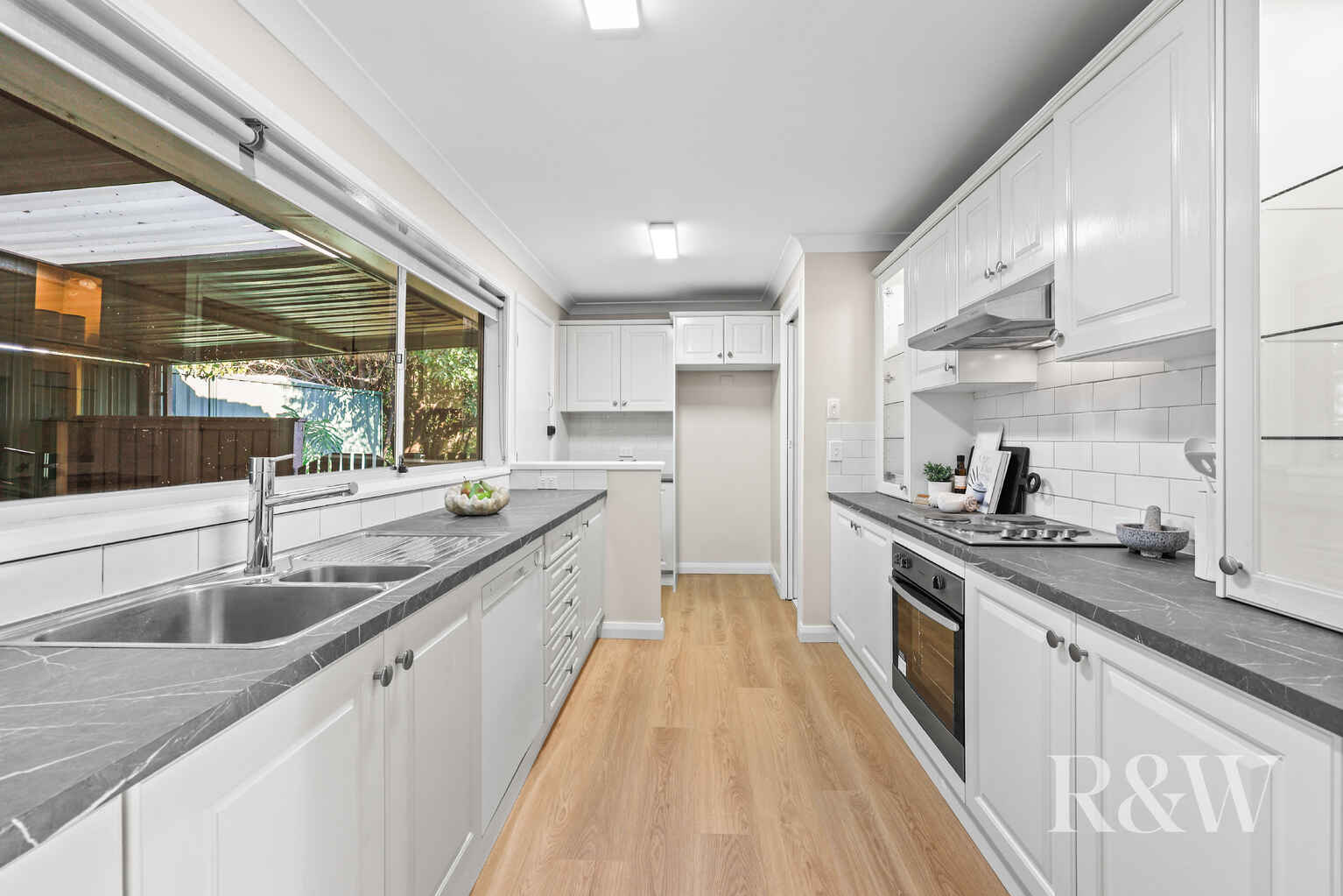 24 AKUNA AVENUE Bradbury