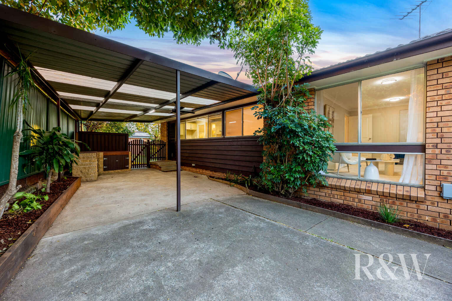 24 AKUNA AVENUE Bradbury
