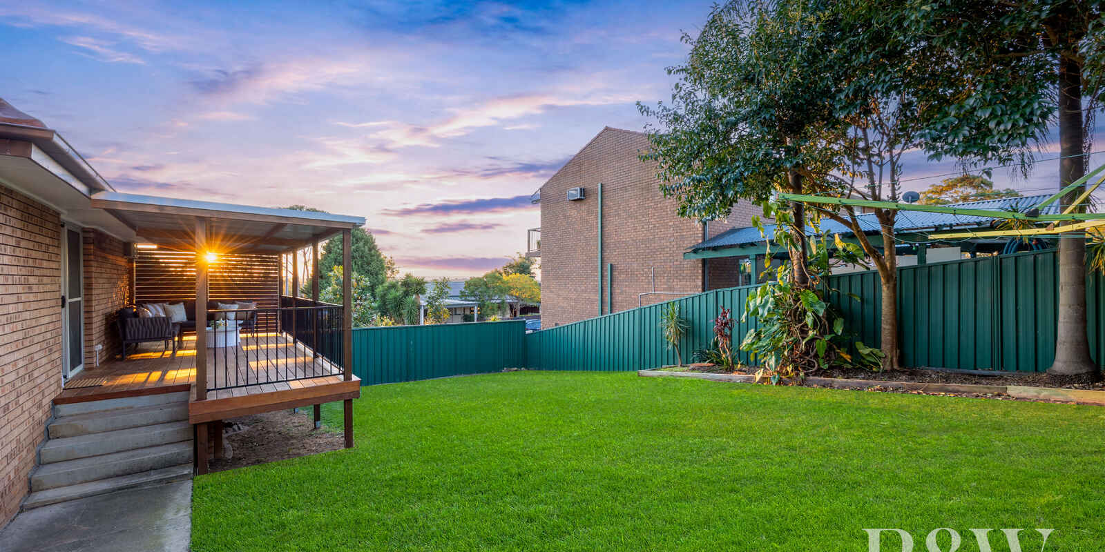 24 AKUNA AVENUE Bradbury