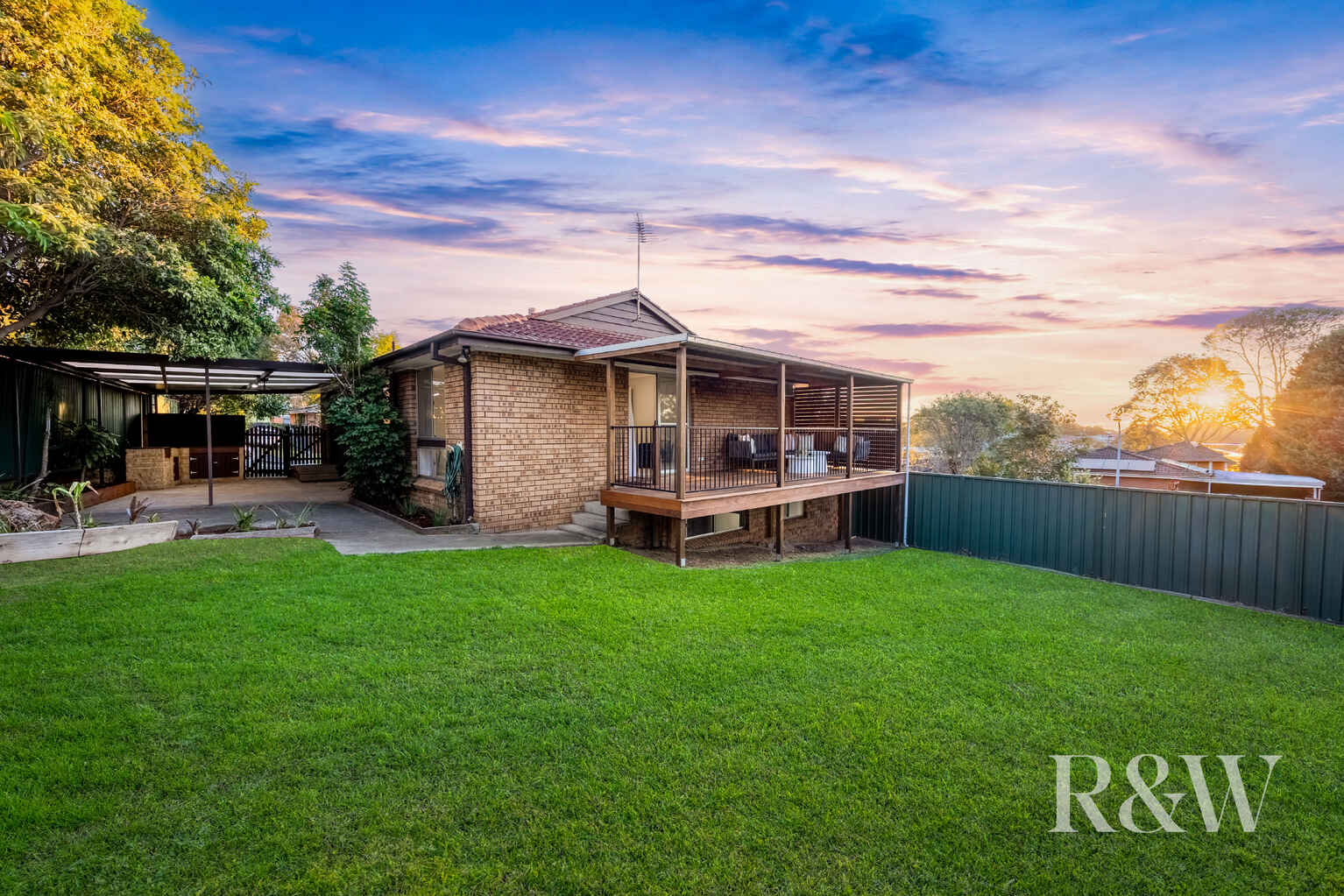 24 AKUNA AVENUE Bradbury