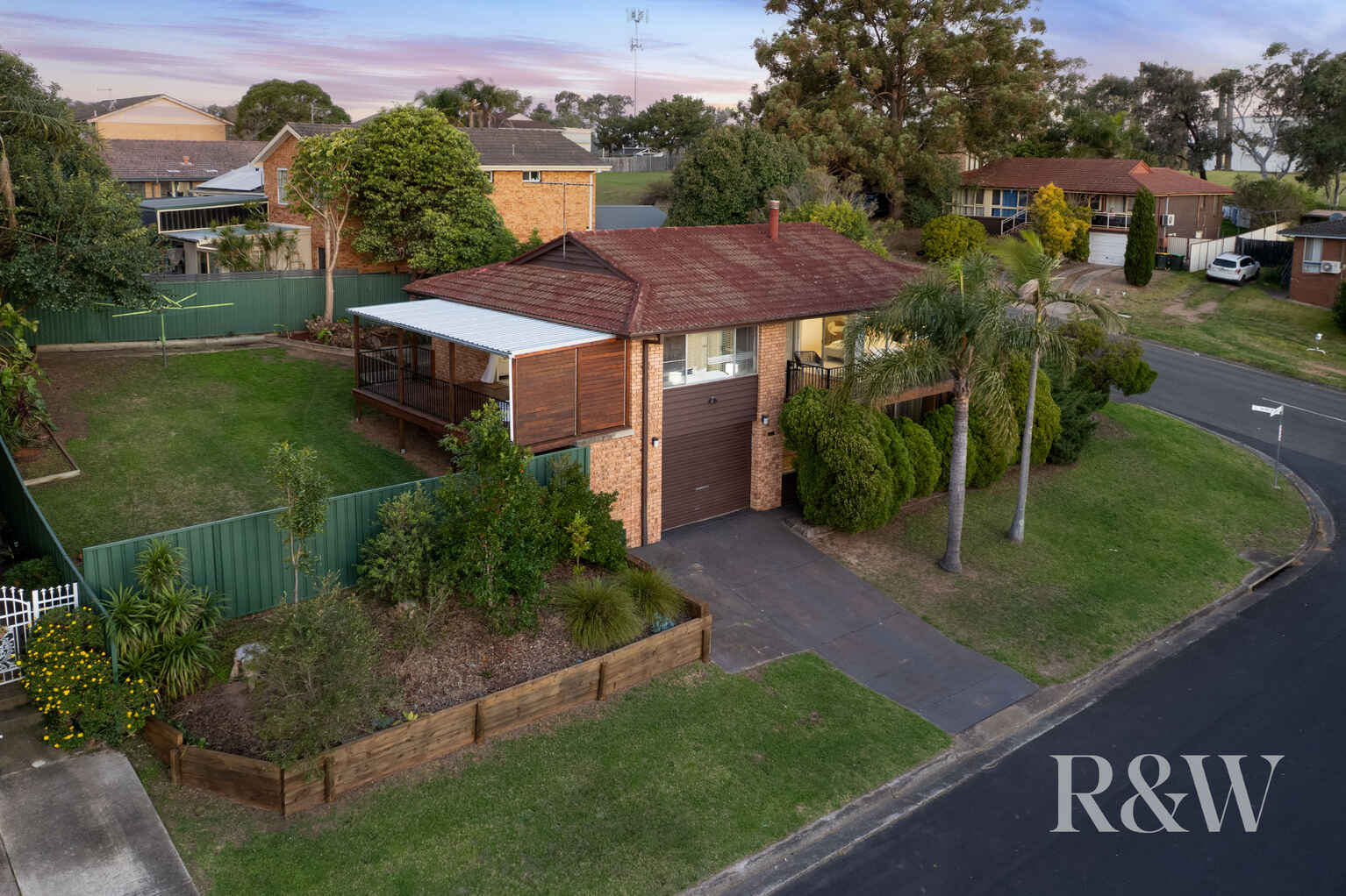 24 AKUNA AVENUE Bradbury