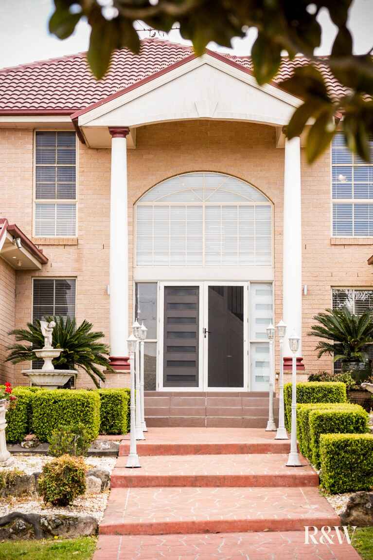 6 Forbes Way Macquarie Links