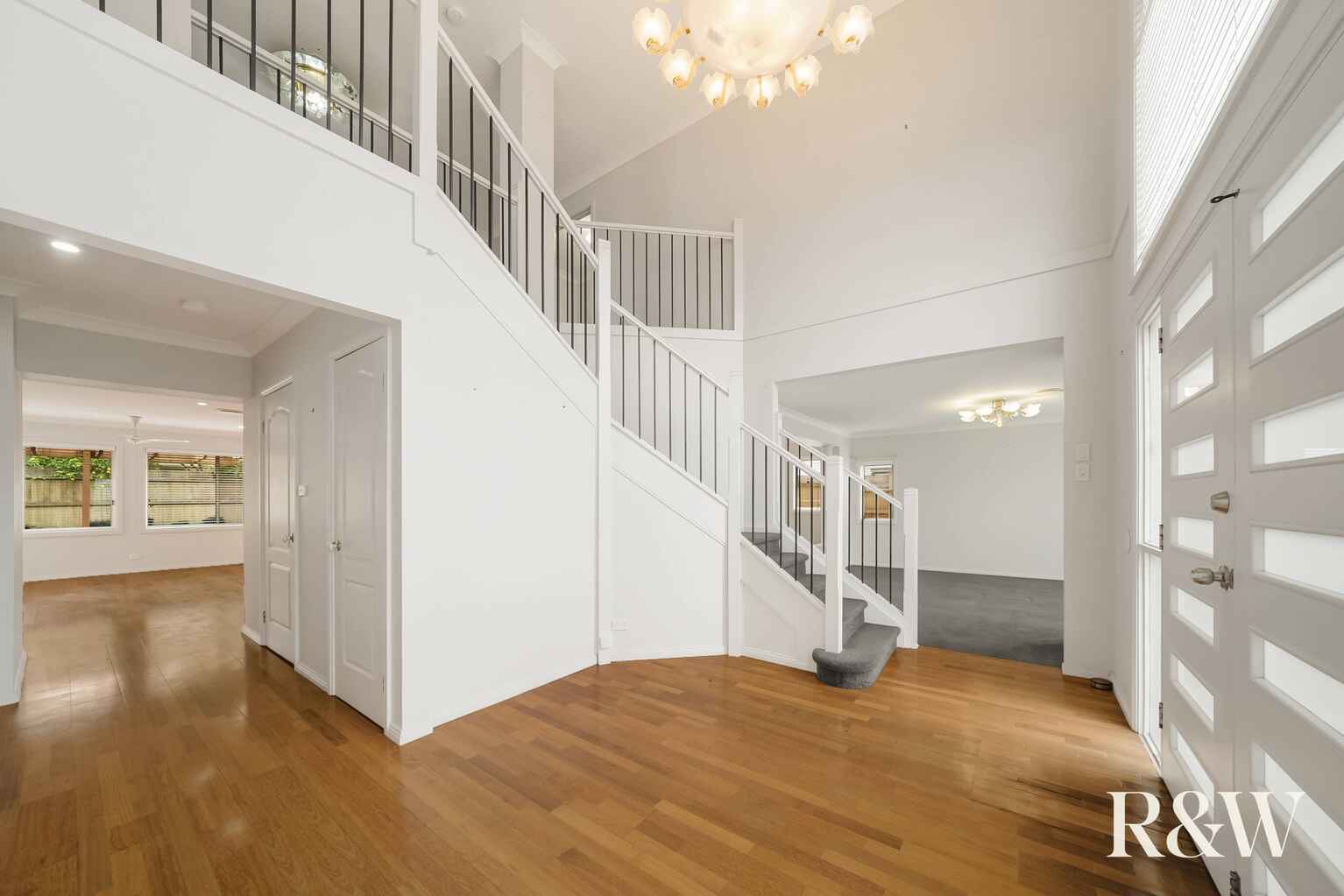 6 Forbes Way Macquarie Links