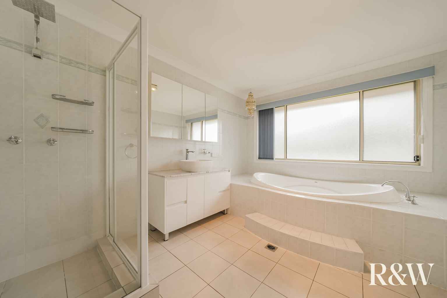6 Forbes Way Macquarie Links