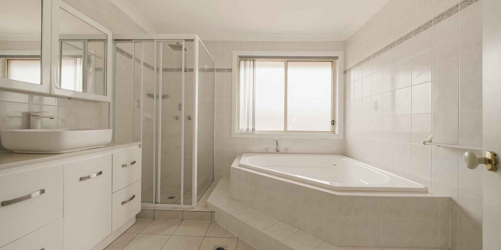 6 Forbes Way Macquarie Links