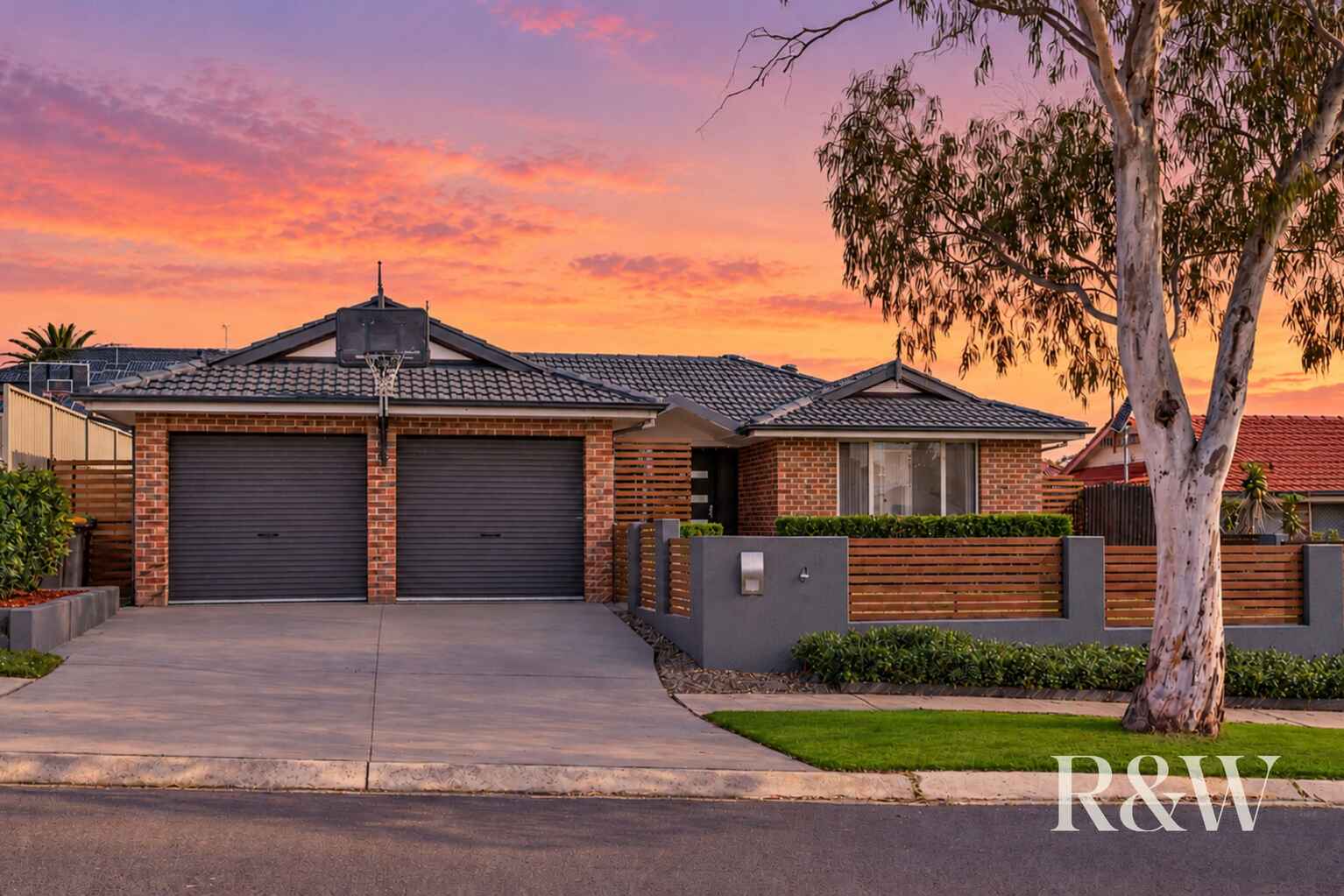 4 FRIGATE-BIRD AVENUE Hinchinbrook