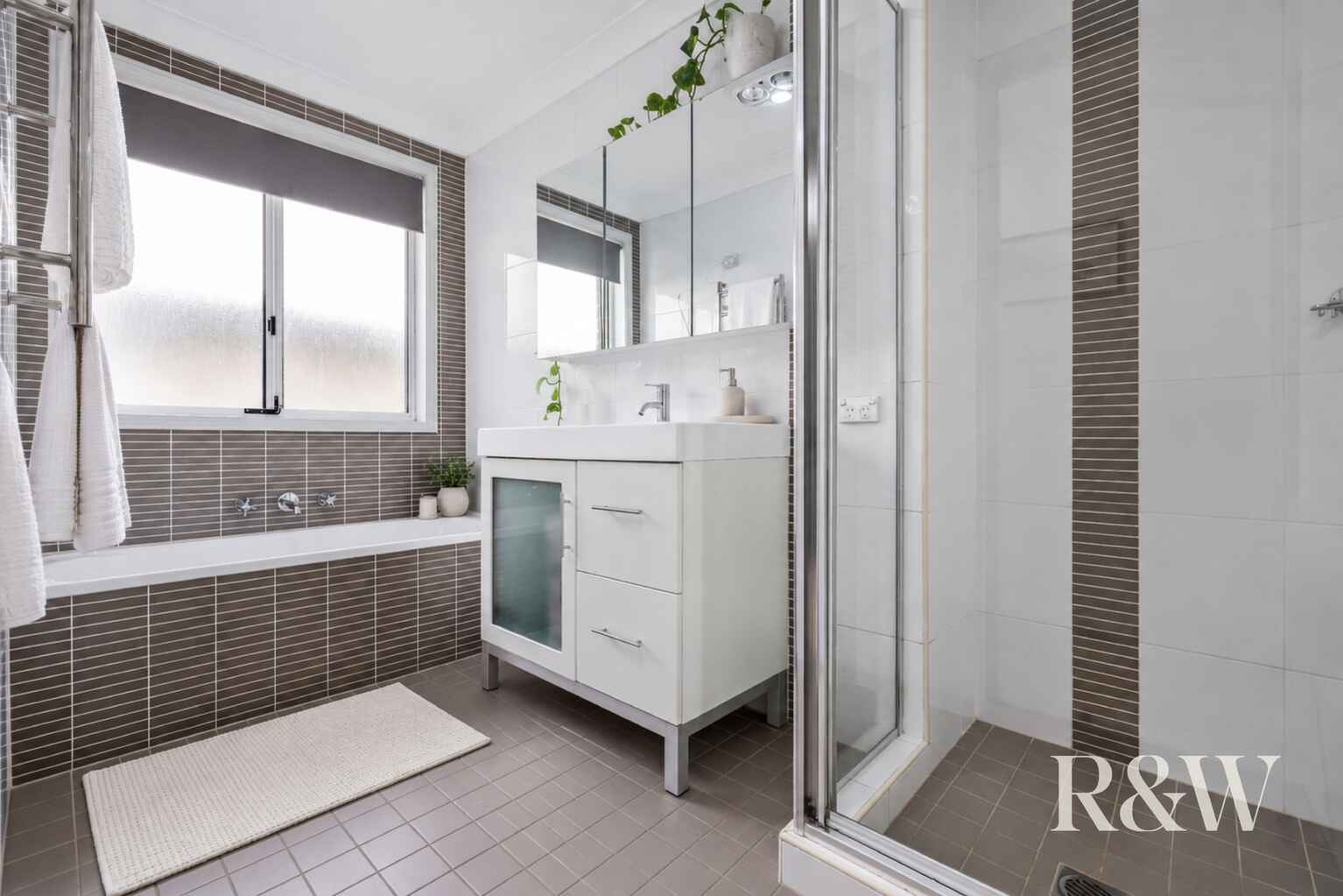 4 FRIGATE-BIRD AVENUE Hinchinbrook