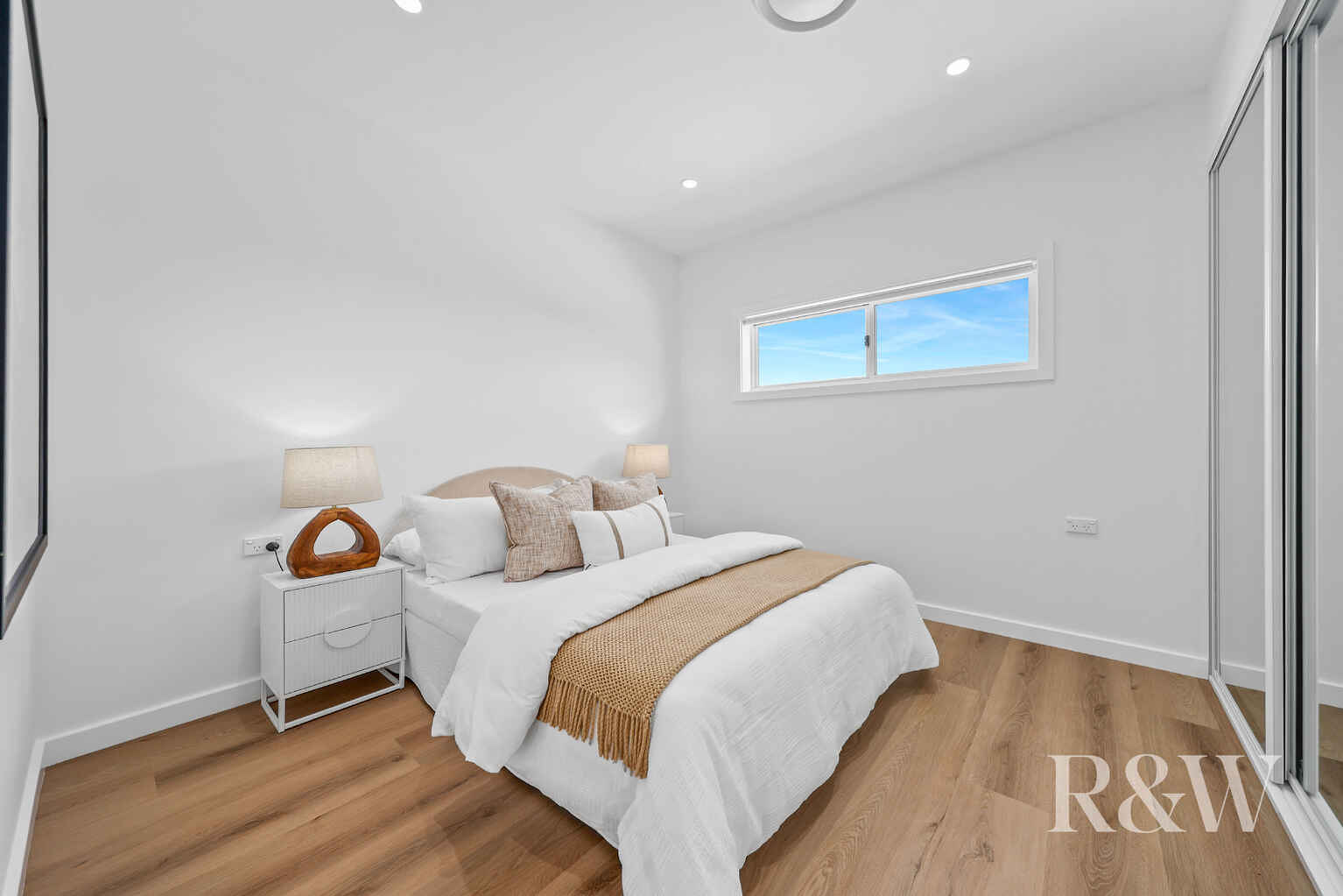 33 CARINDA STREET Ingleburn