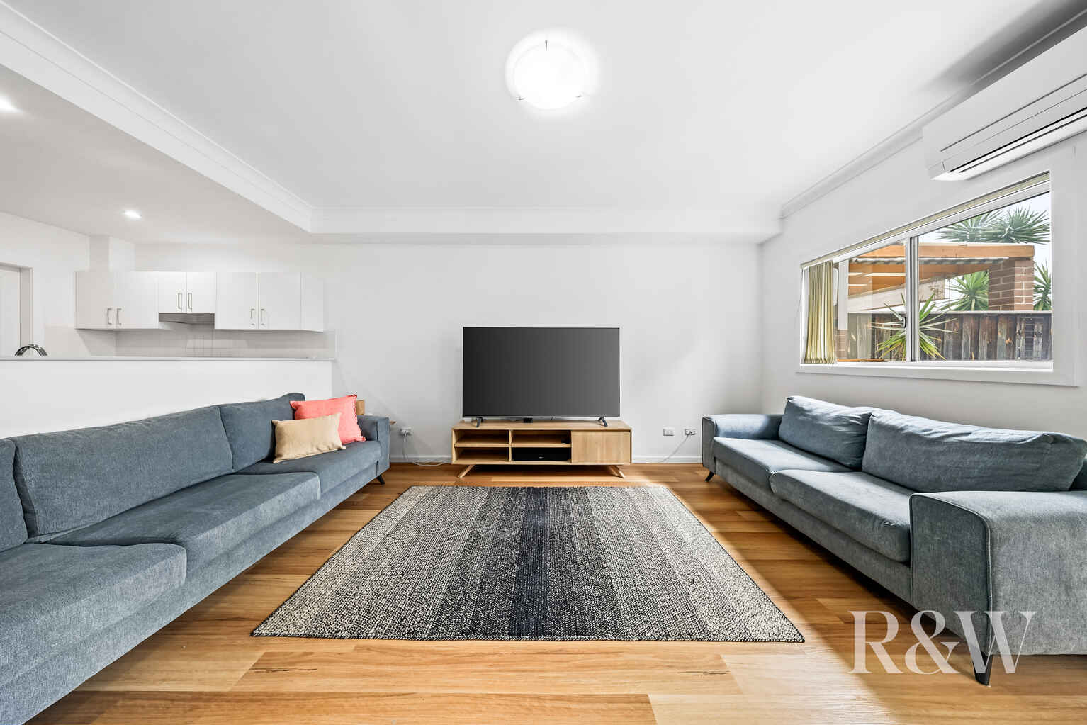 49/17 POPLAR CRESCENT Bradbury 49/17 POPLAR CRESCENT Bradbury