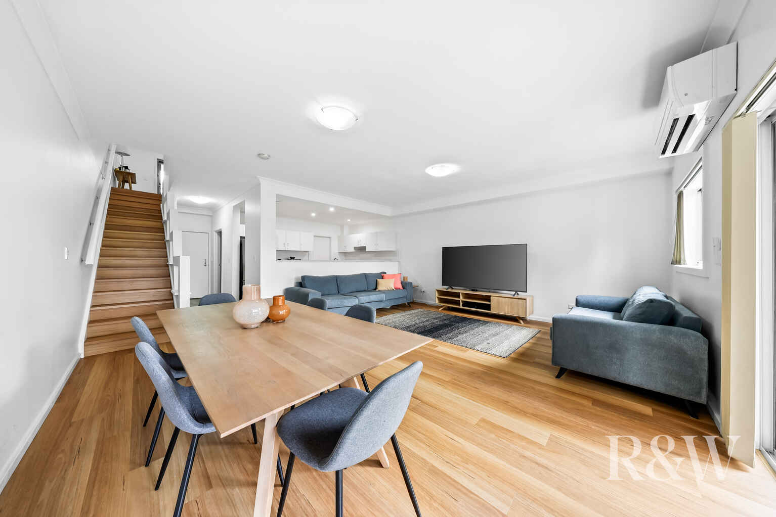 49/17 POPLAR CRESCENT Bradbury 49/17 POPLAR CRESCENT Bradbury
